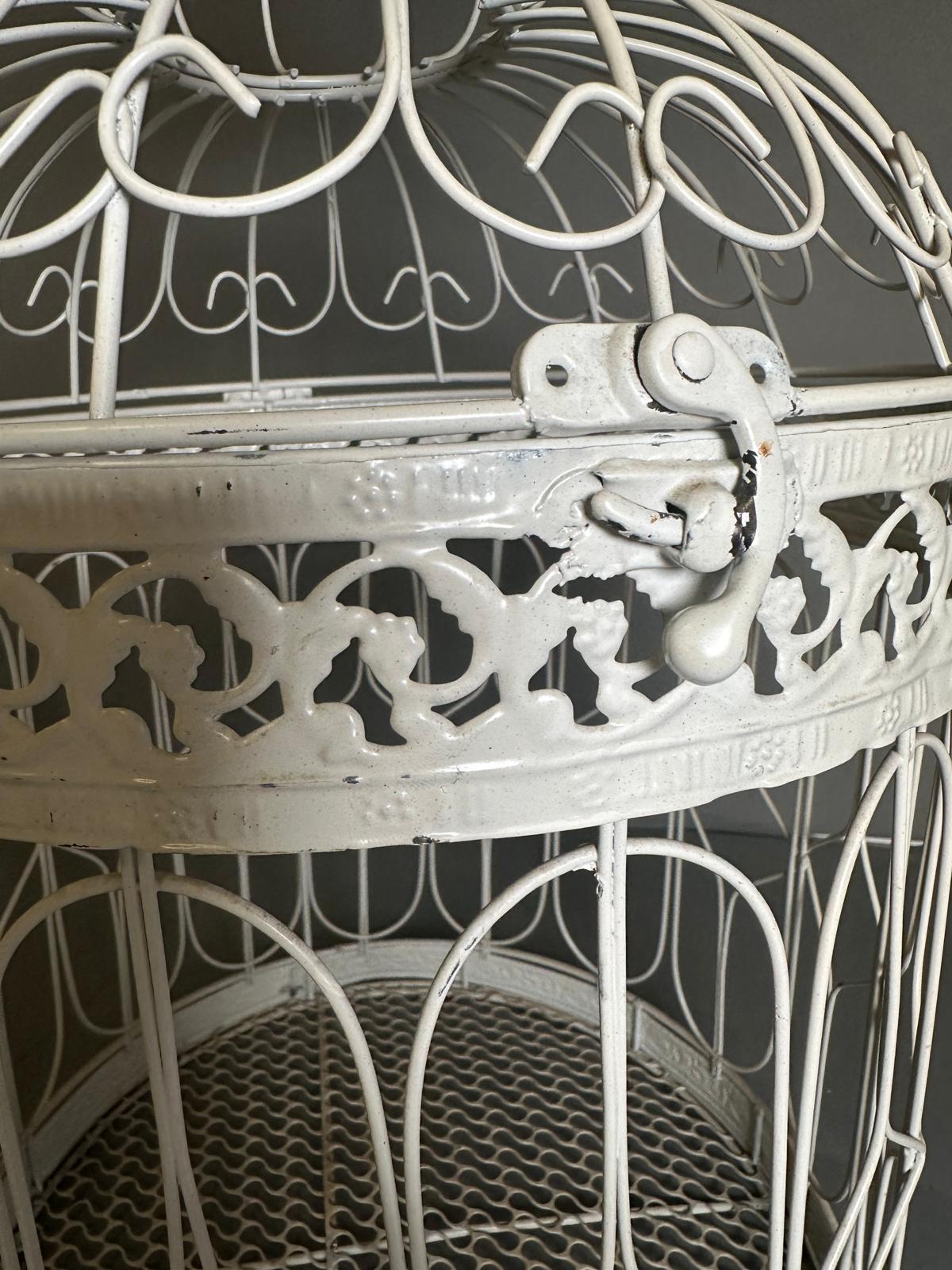 A white painted metal bird cage - Image 2 of 5