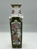 A single floral Japanese vase (H20cm)