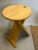 A folding pine seat (H48cm