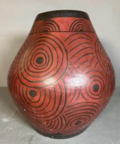 An Indonesian gourd shaped vase, red ground with a swirling black pattern (H35cm)