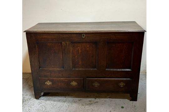 An oak coffer with three panel front and two drawer under (H86cm W126cm D48cm) - Image 5 of 5