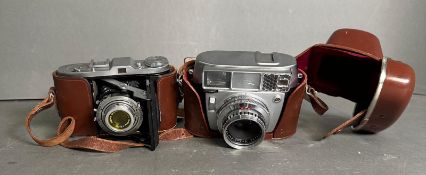 A Balda Bunda camera in leather case and a further Balda camera.