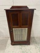 An Edwardian mahogany pot cupboard with glazed door and galleried top (H92cm W55cm D31cm)
