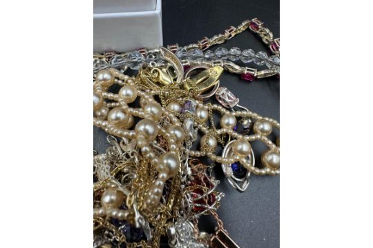 A quantity of quality costume jewellery and a Guy Laroche ladies wristwatch - Image 3 of 5