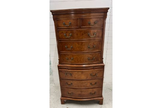 A Queen Anne style reproduction chest on chest or tallboy (H153cm W72cm D44cm) - Image 1 of 5