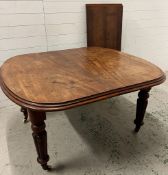 A dining table with baluster reeded legs and extension leaf (H75cm W128cm D119cm extra leaf 50cm)