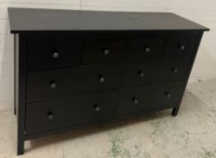 An Ikea Hemnes chest of drawers in black (H96cm W160cm D50cm)