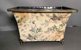 A vintage table top planter florally decorated on lions paw feet (H22cm W34cm D21cm)