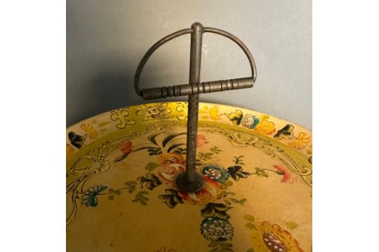 A vintage Japanese two tiered cake stand, yellow grounds and with a scrolling floral decorative - Image 2 of 5