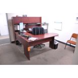 Lot - (4) Desks and (2) Chairs