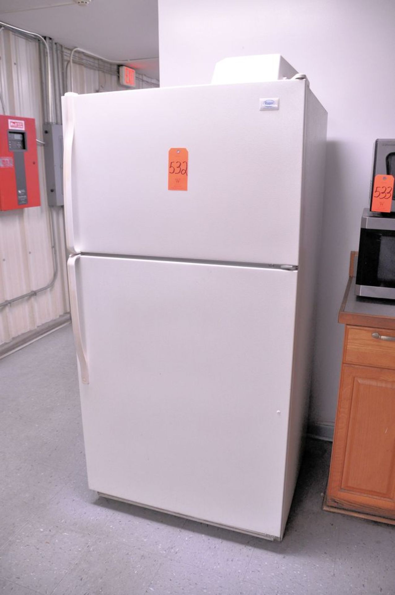 Roper Model RT21AKXK005 Refrigerator Freezer, with Tappan 4-Burner Electric Range Oven - Image 2 of 2