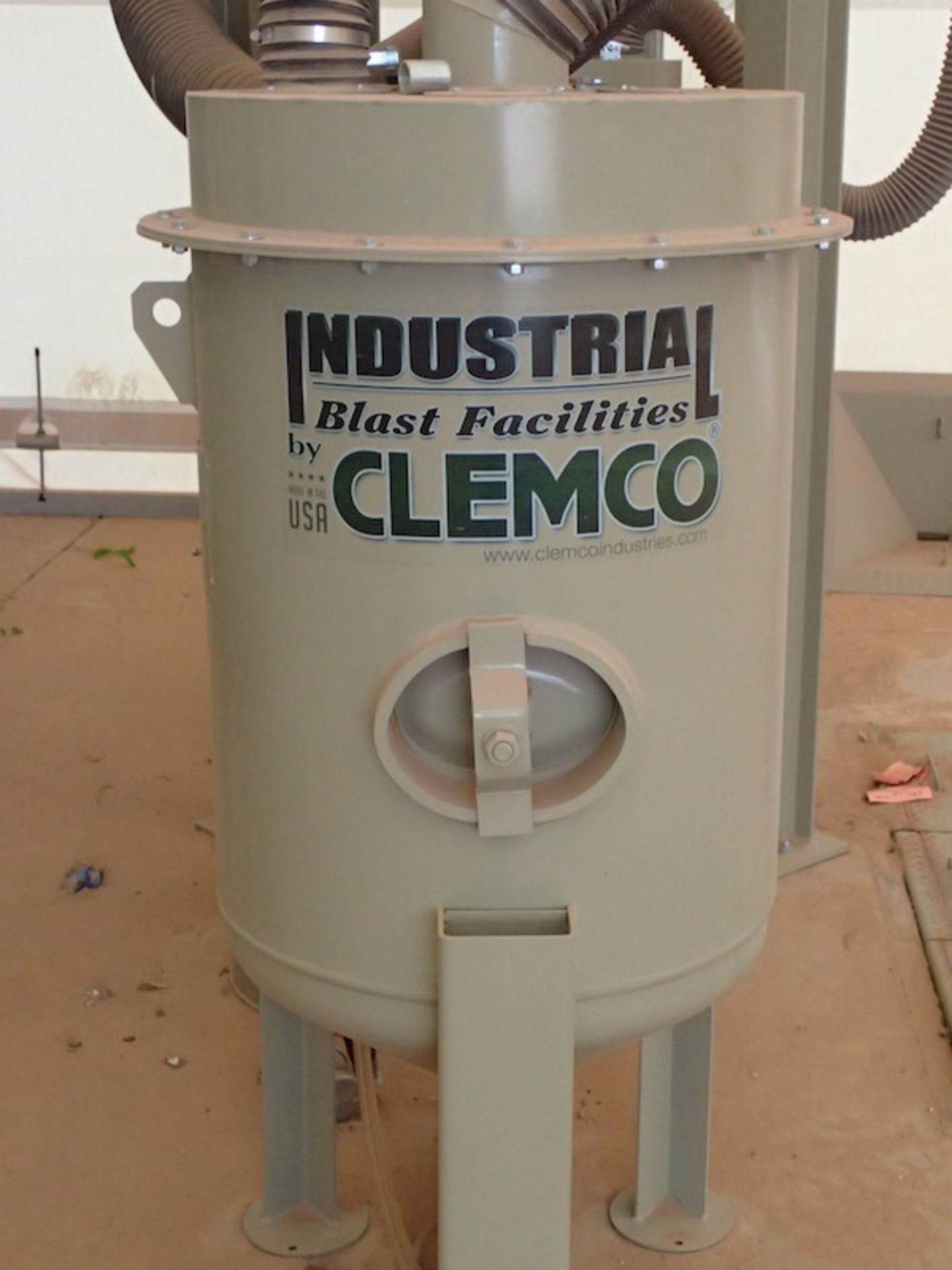 Lot - Clemco Media Recovery System with Dust Collector (2022); with (2) Model 2024FLG 6 cu.ft. Blast - Image 4 of 20