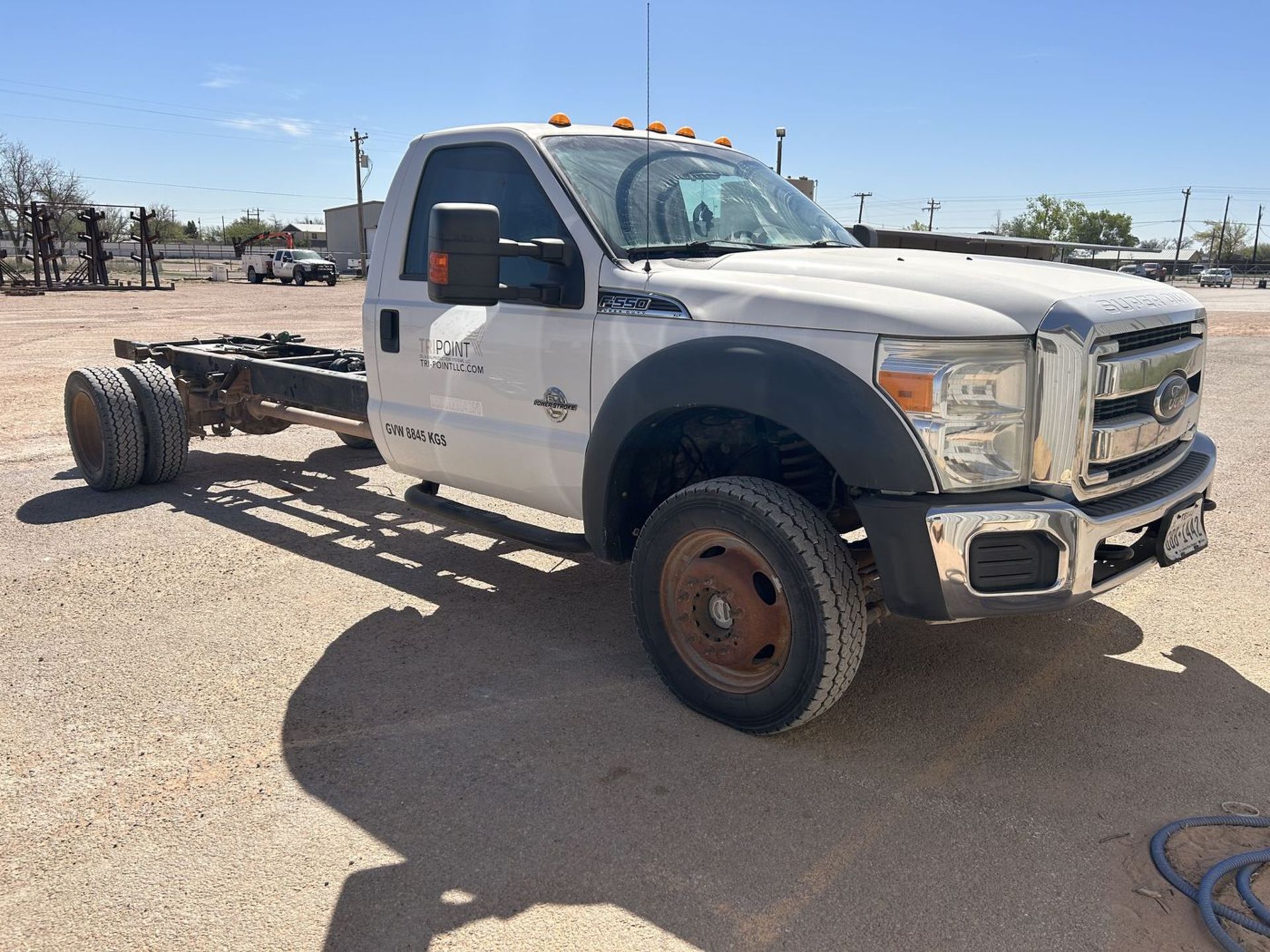 2012 Ford F-550 XLT Super Duty Regular Cab 4 x4 Truck Chassis, VIN: 1FDUF5HT5CEB01856; - Image 2 of 31