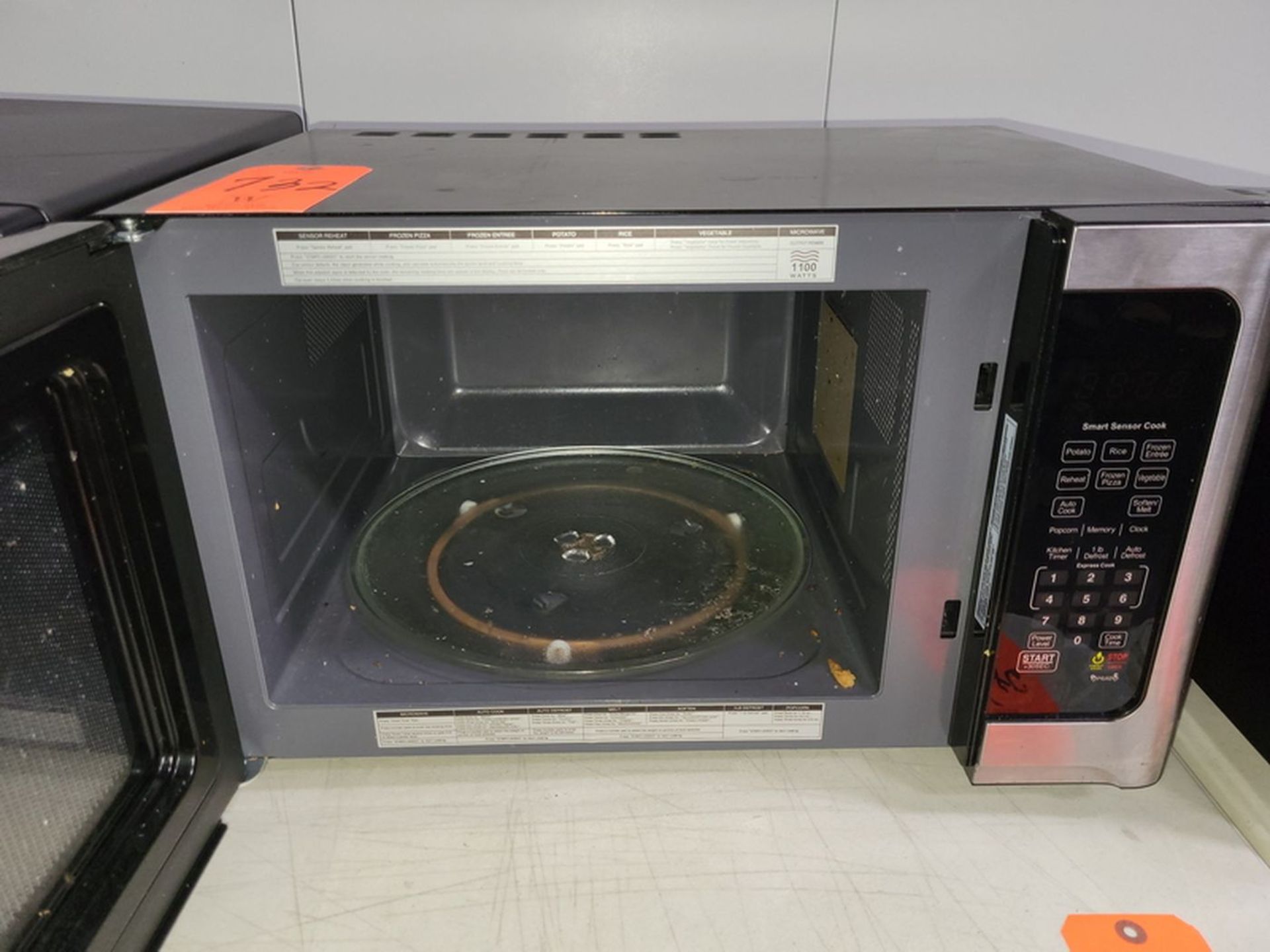 Farberware Model FMO112AHTBKE Commercial Microwave Oven; S/N: 547F580281023281100398 (2022); 120- - Image 2 of 2