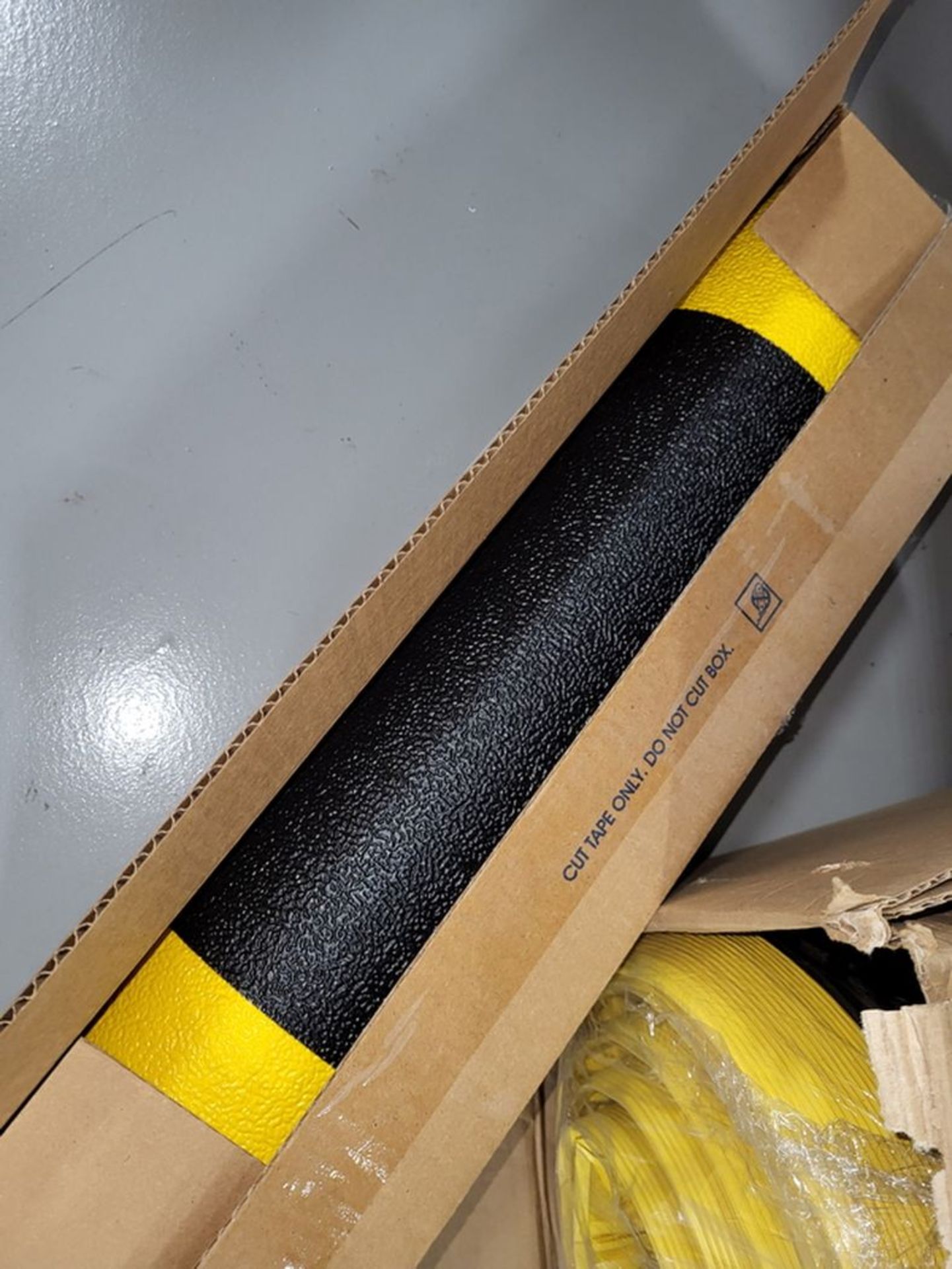 Lot - (2) Black/Yellow Safety Floor Mats, to Include: (1) Uline 3 ft. x 10ft. Model H-1327, and ( - Image 5 of 5