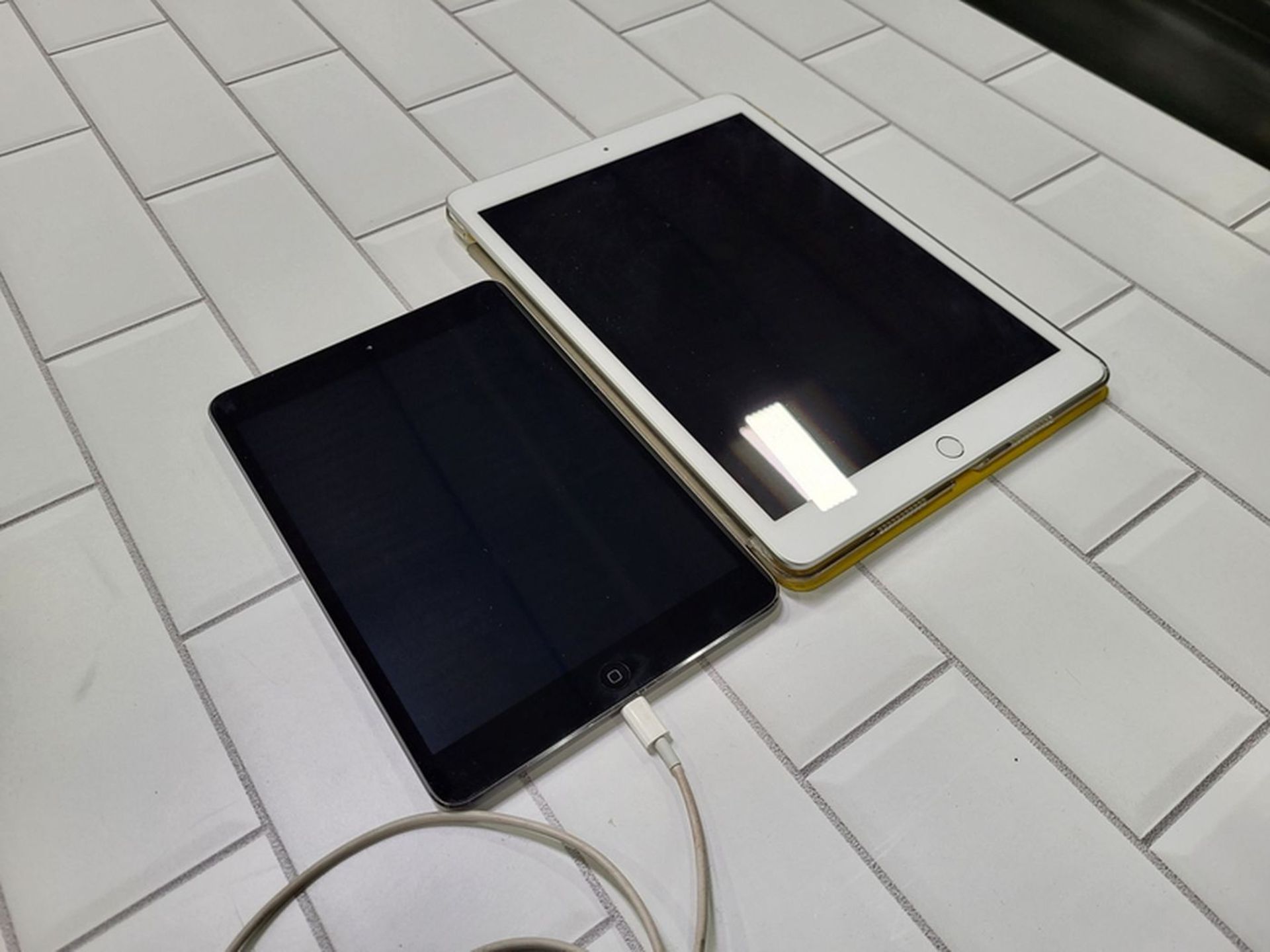 Lot - (2) Assorted iPads; No Info (Both Turn On) (Password Unavailable)