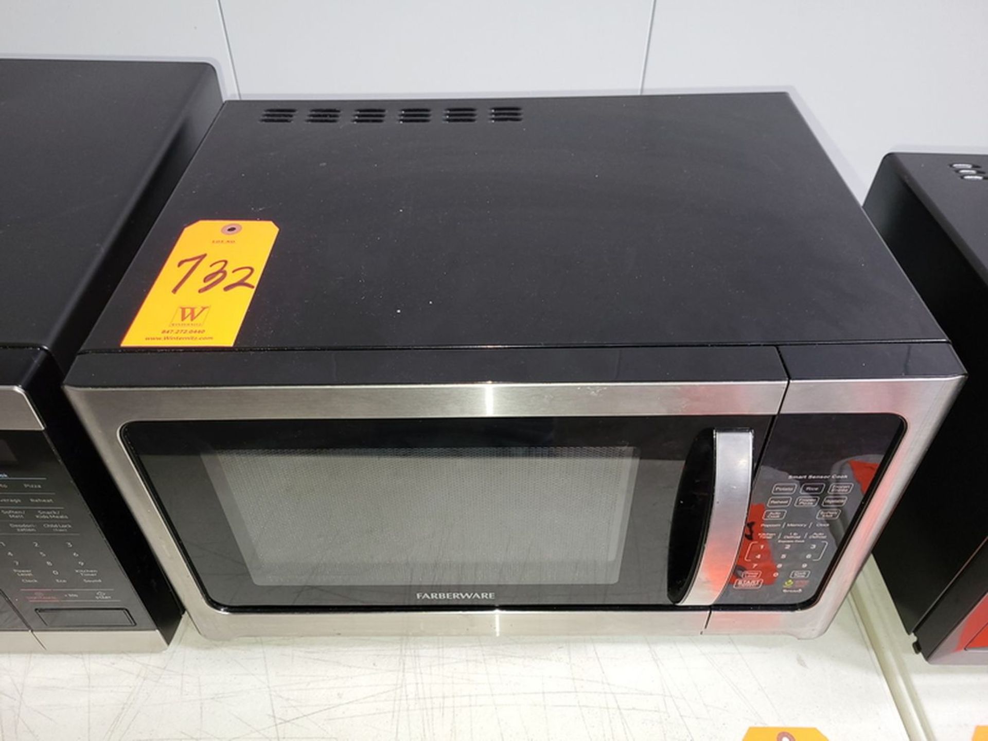 Farberware Model FMO112AHTBKE Commercial Microwave Oven; S/N: 547F580281023281100398 (2022); 120-