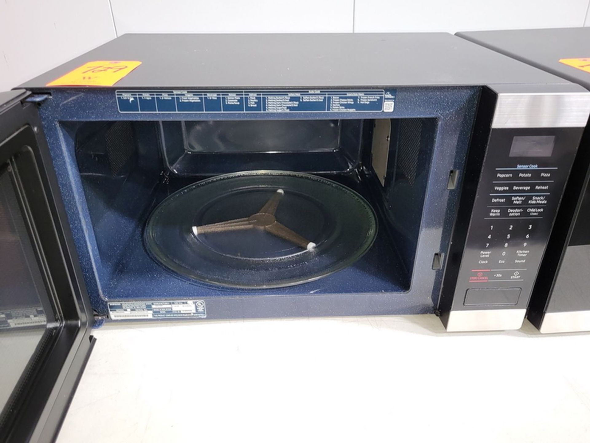 Samsung Model MS19M8000AS Microwave Oven, S/N: 0B3V7WRN608214E (2020); 120-Volt - Image 2 of 2