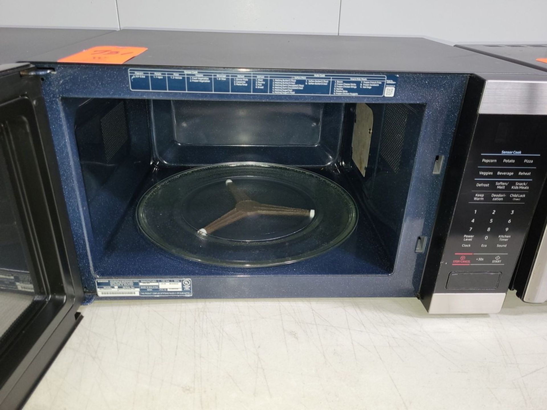 Samsung Model MS19M8000AS Microwave Oven, S/N: 0B3V7WRN608170E (2020); 120-Volt - Image 2 of 2