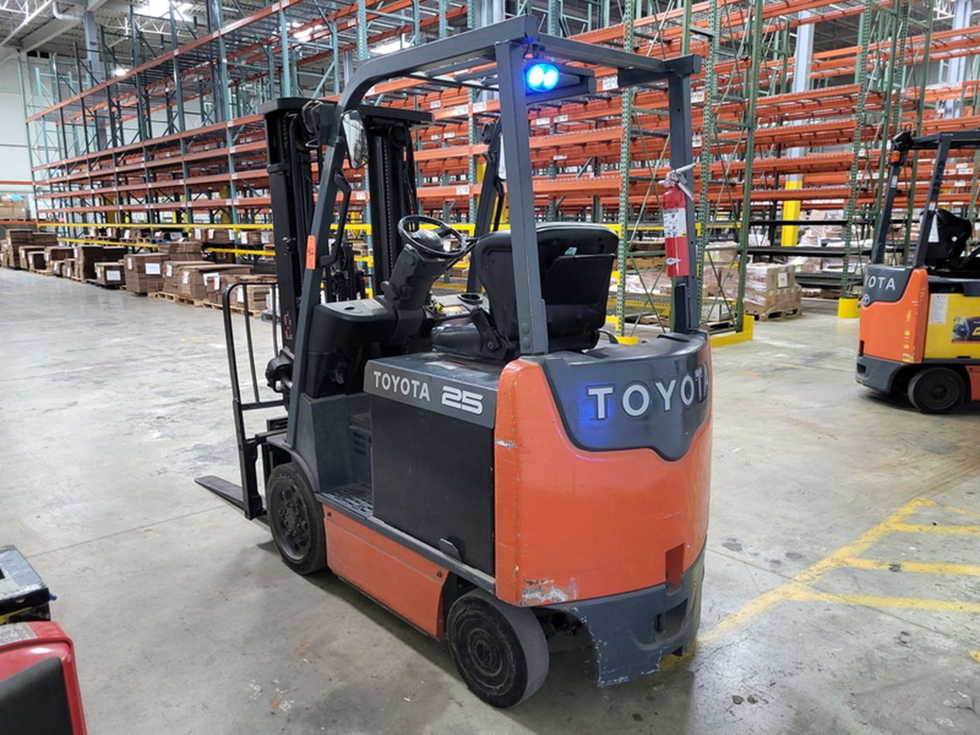 Toyota 4,400 lb. Cap. Model 8FBCU25-COMP Electric Riding Fork Lift Truck, S/N: 67074; 36-Volt with - Image 5 of 8