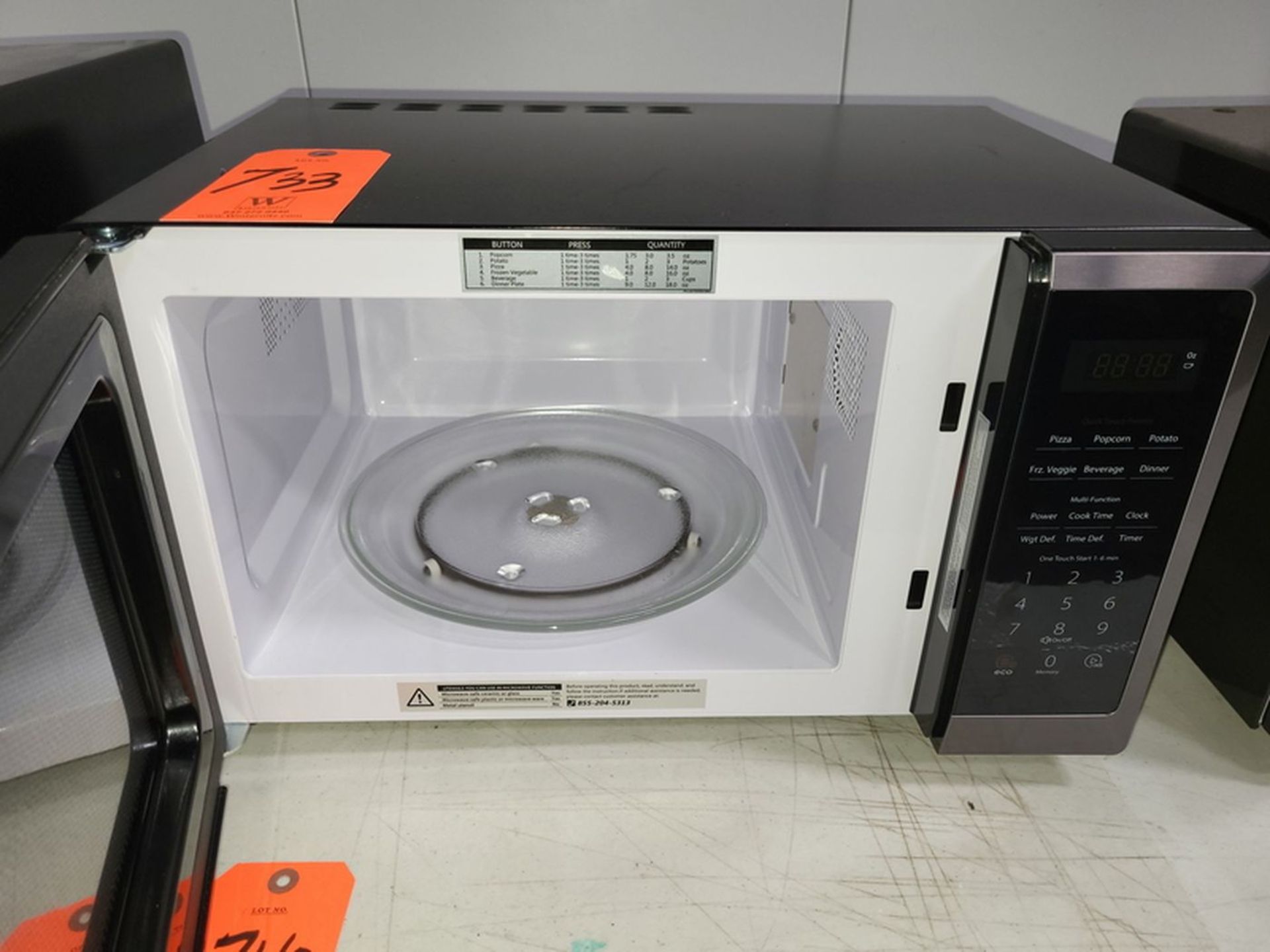 Toshiba Model ML2-EM09PA(BS) Microwave Oven, S/N: 347C601010113111100301 (2021); 120-Volt - Image 2 of 2