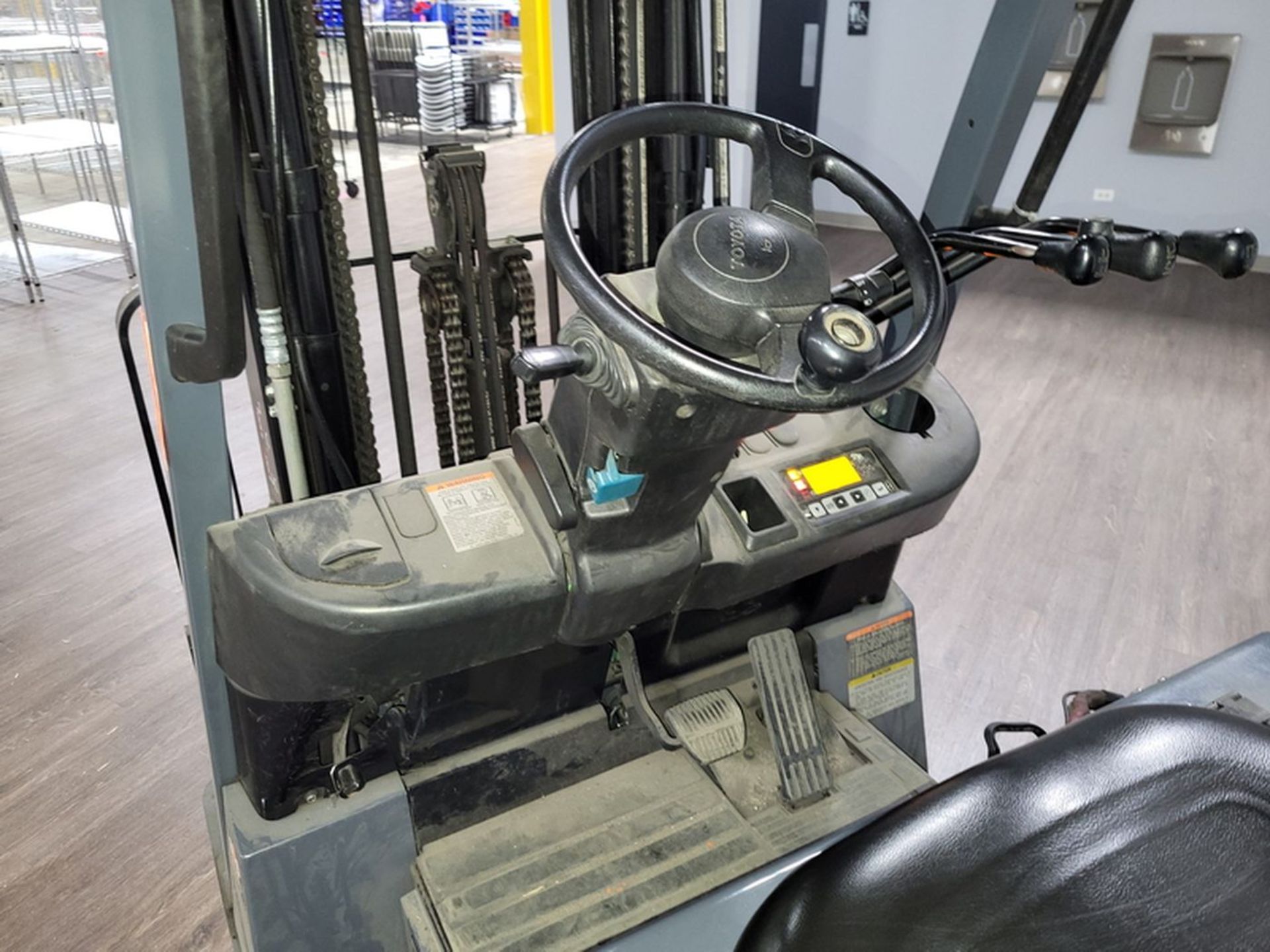 Toyota 4,850 lb. Cap. Model 8FBCHU25 Electric Riding Fork Lift Truck, S/N: 63442; 48-Volt, with 3- - Image 5 of 11