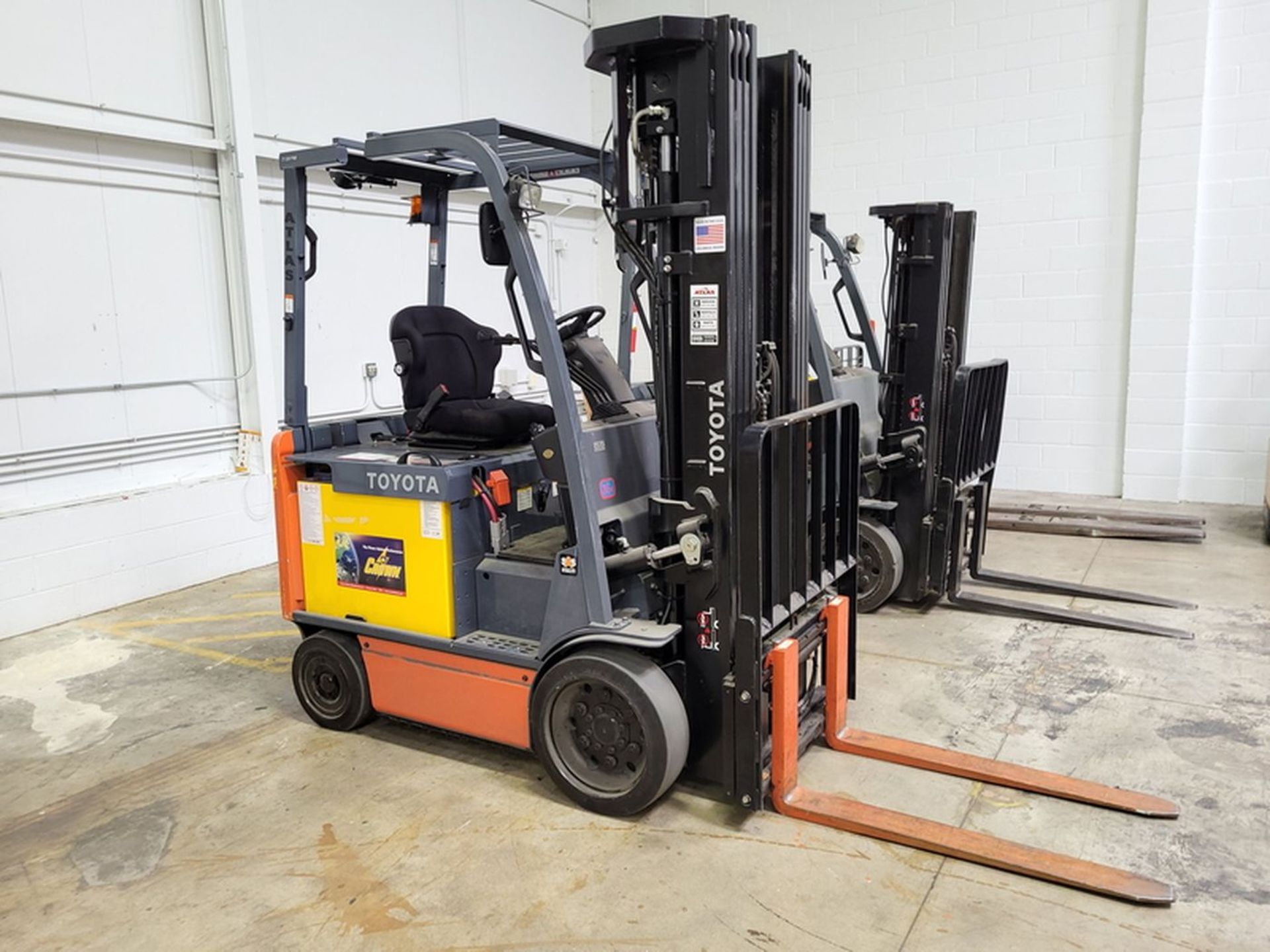 Toyota 2,130 lb. Cap. Model 8FBCU25 Electric Riding Fork Lift Truck, S/N: 85361; 36-Volt, with 4- - Image 3 of 10