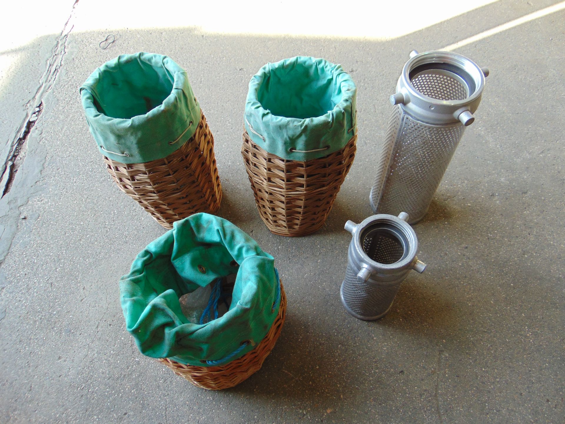 2 x Strainers & 3 x Strainer Baskets - Image 2 of 8