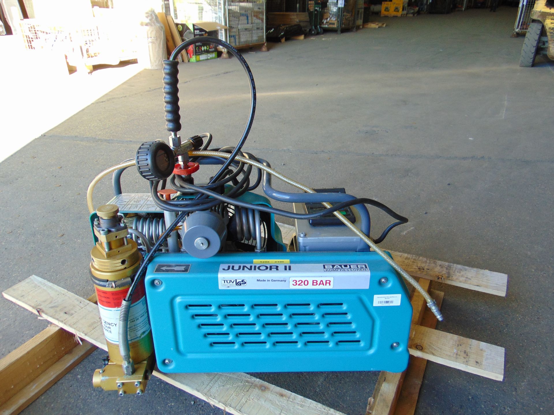 Bauer Junior II Portable Single Phase Electric Air Compressor - Image 2 of 11