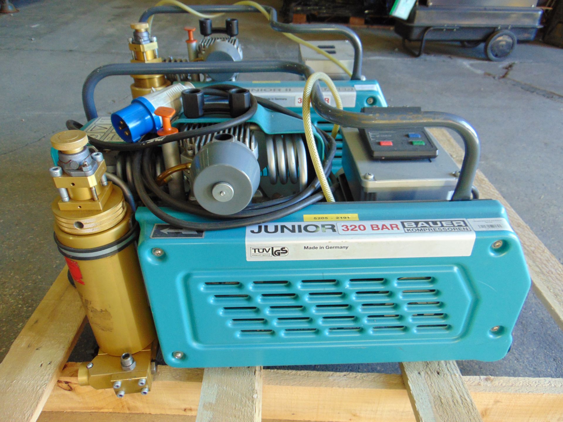 2 x Bauer Junior II Portable Single Phase Electric Air Compressor - Image 6 of 11