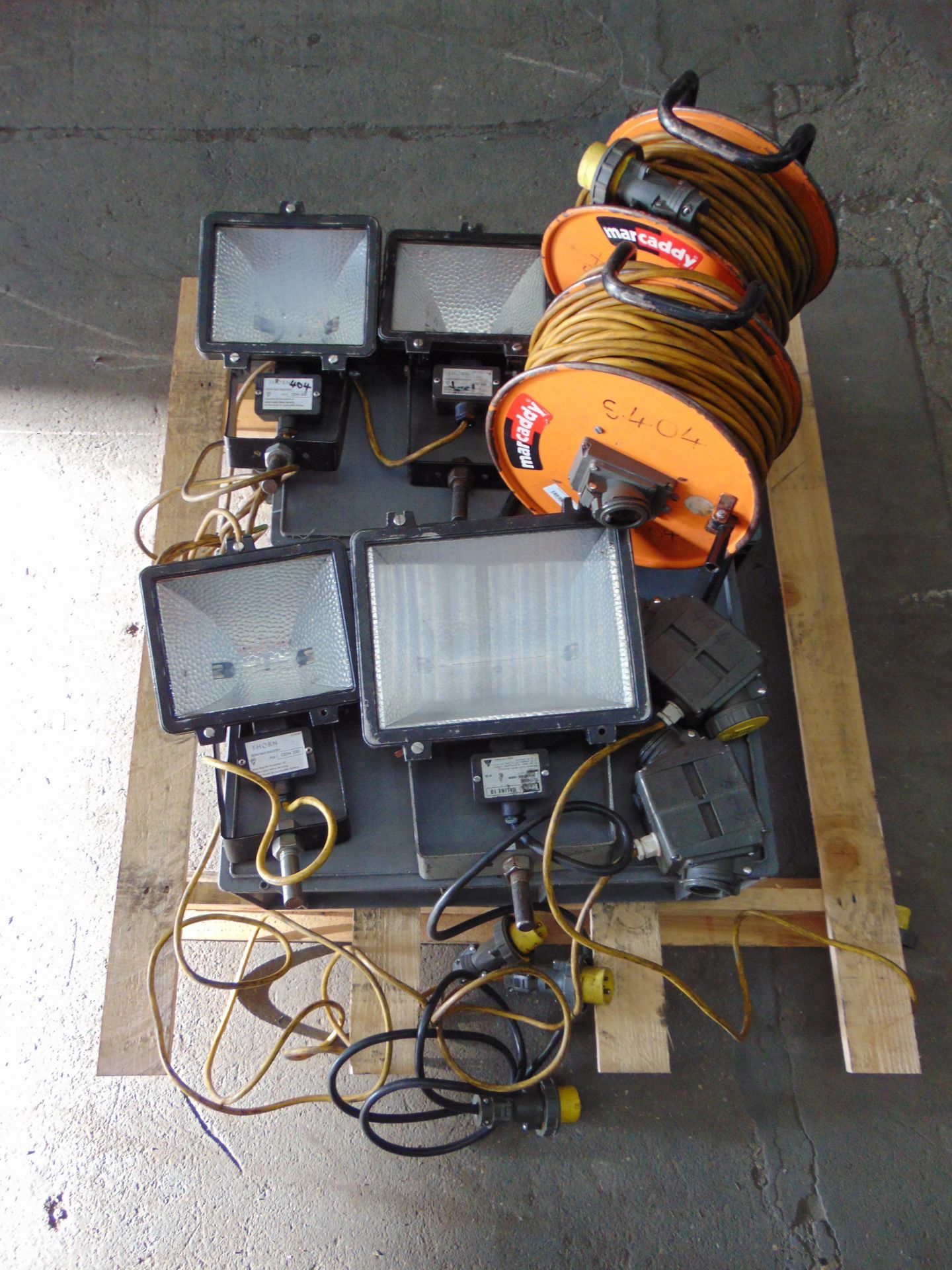 4 x Flood Lights & 2 x 50m Power Cable Reels - Image 2 of 10