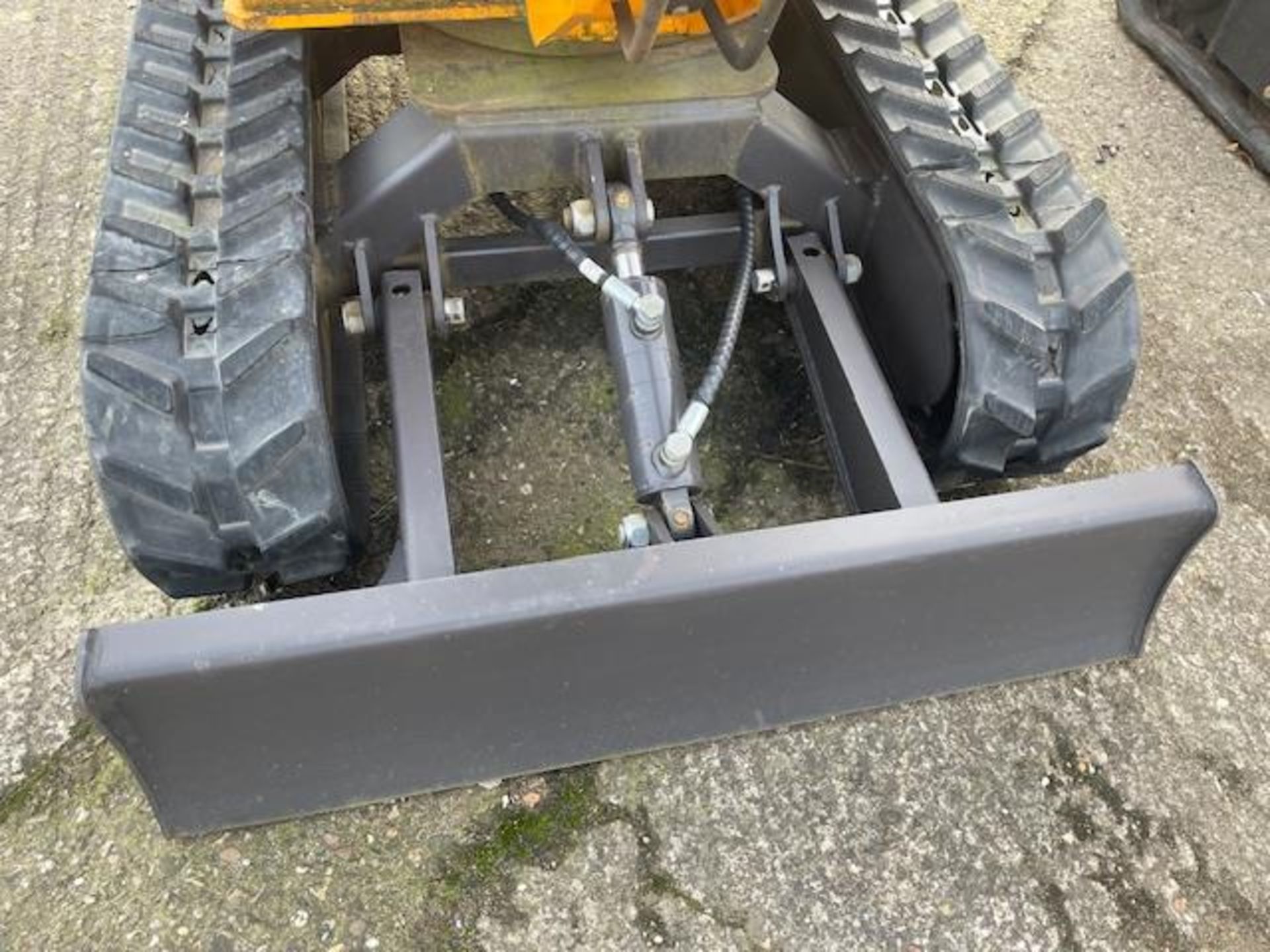 NEW UNISSUED XN10 RUBBER TRACKED MINI EXCAVATOR DIESEL ENGINE PIPED FOR HAMMER FRONT BLADE ETC - Image 8 of 8
