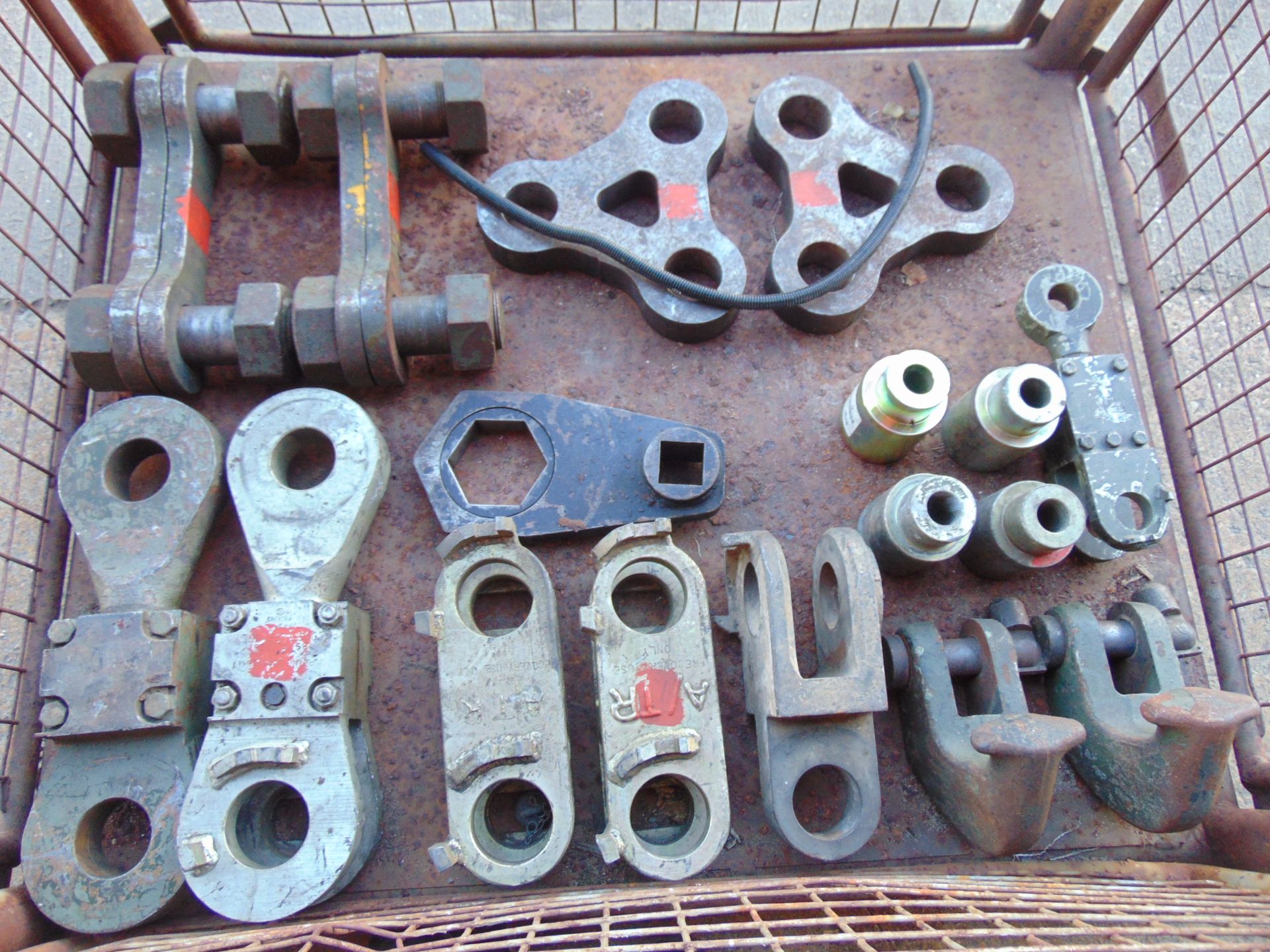 1 x Stillage of Heavy Duty Recovery Equipment Shackles etc