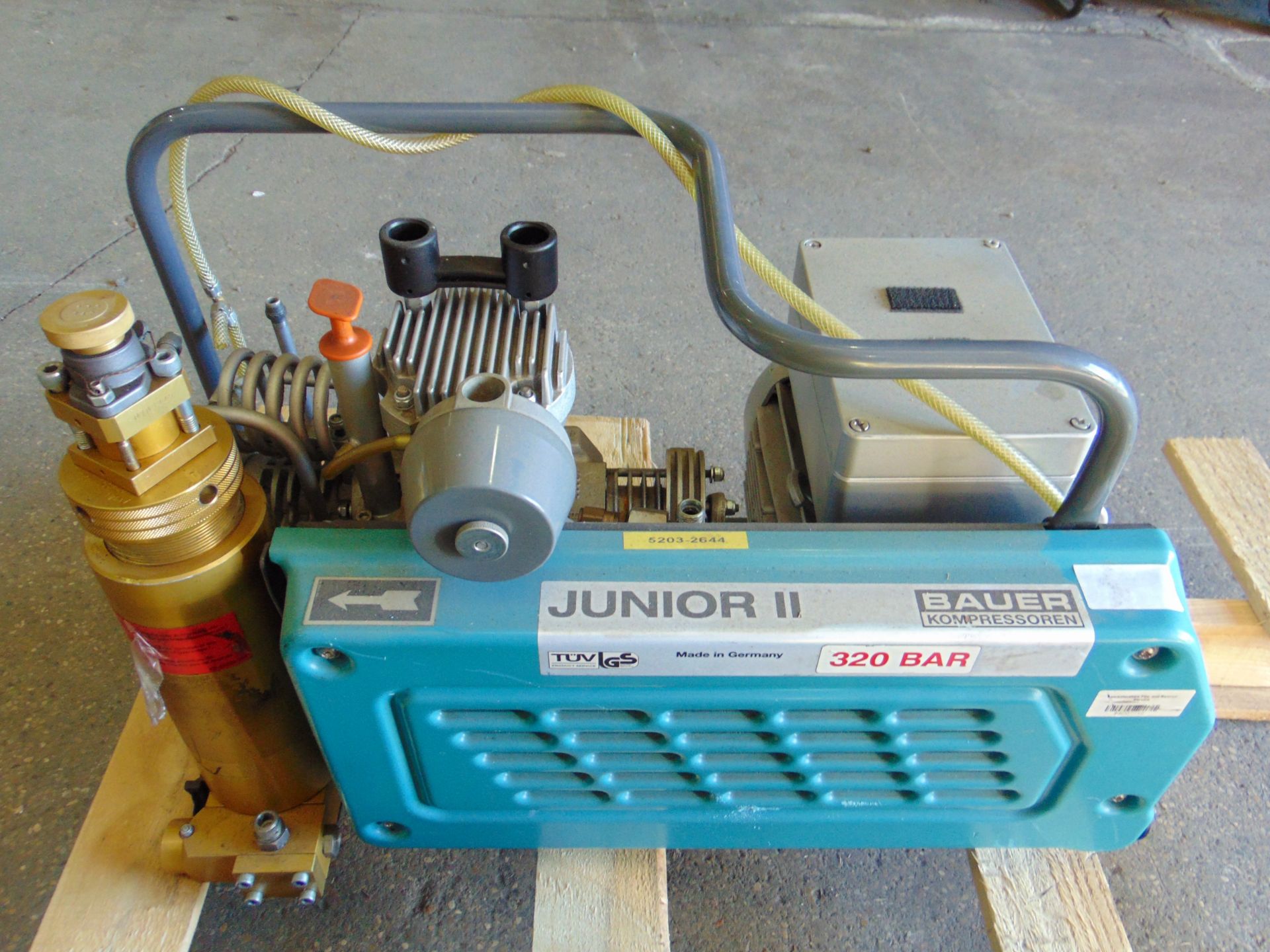 2 x Bauer Junior II Portable Single Phase Electric Air Compressor - Image 8 of 11