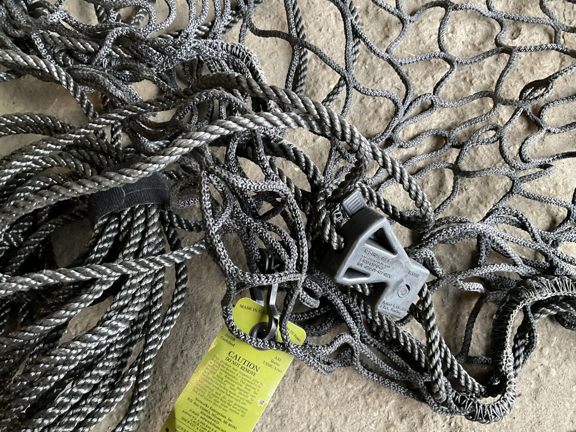 LOAD MASTER CARGO NET C/W STRAPS, ETC FOR LAND ROVERS, TRAILERS, ETC IN BAG - Image 5 of 5