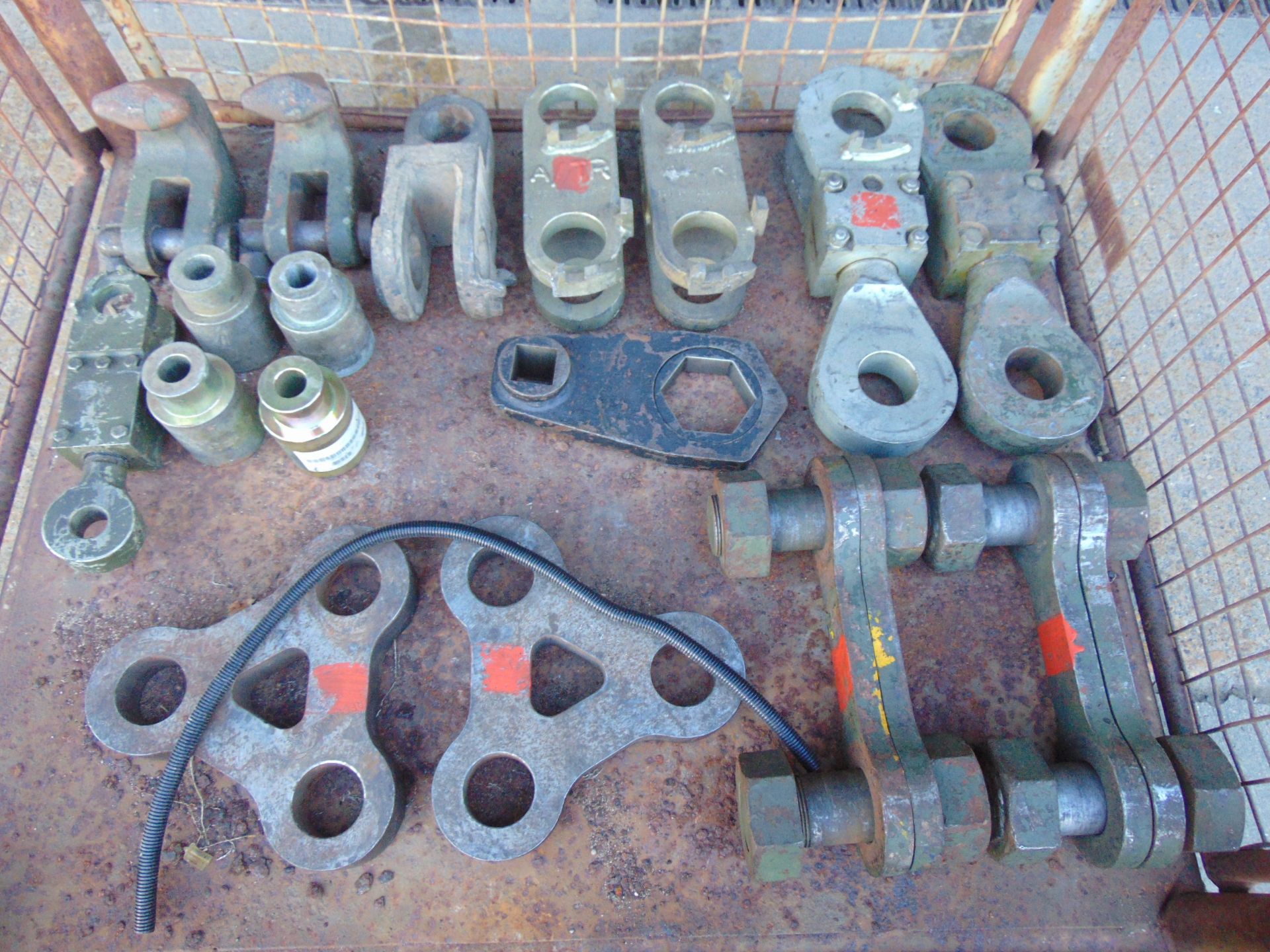 1 x Stillage of Heavy Duty Recovery Equipment Shackles etc - Image 2 of 6