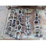 30 x Heavy Duty Recovery D Shackles