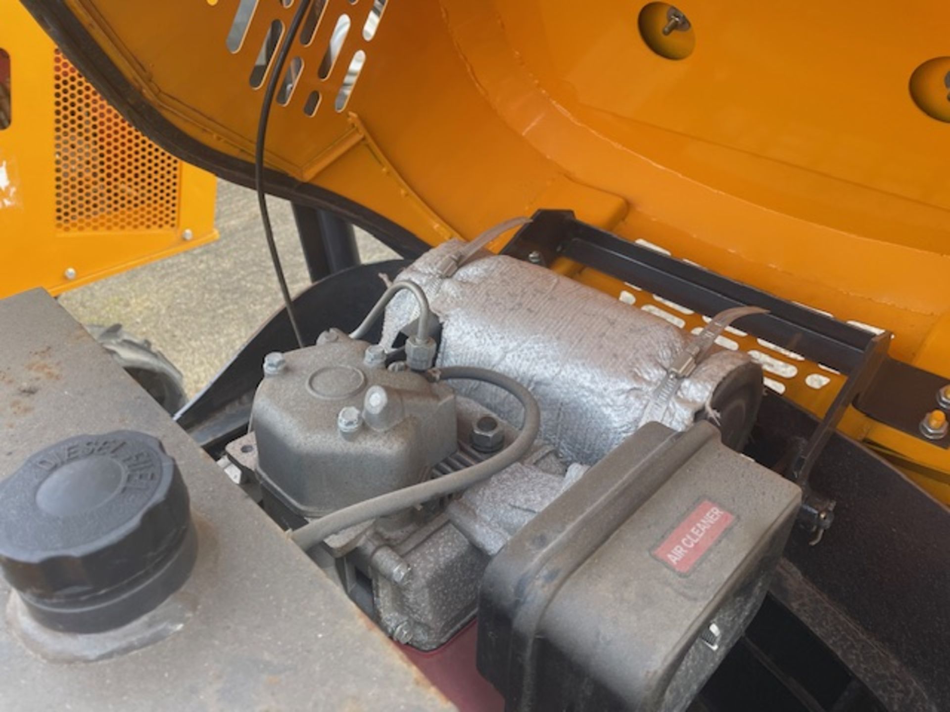 NWE UNISSUED XN10 RUBBER TRACKED MINI EXCAVATOR DIESEL ENGINE PIPED FOR HAMMER FRONT BLADE ETC - Image 8 of 11