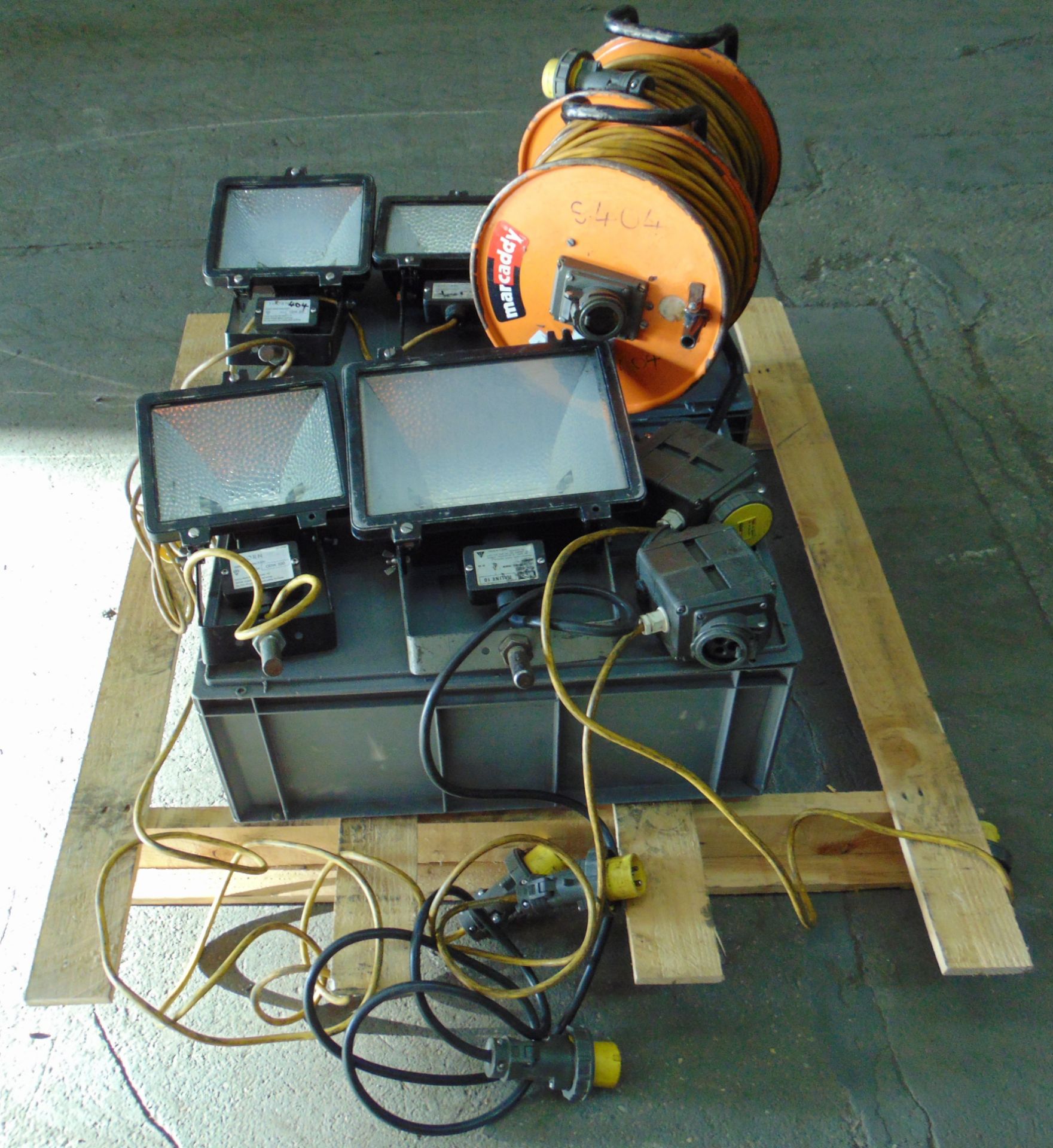 4 x Flood Lights & 2 x 50m Power Cable Reels - Image 3 of 10