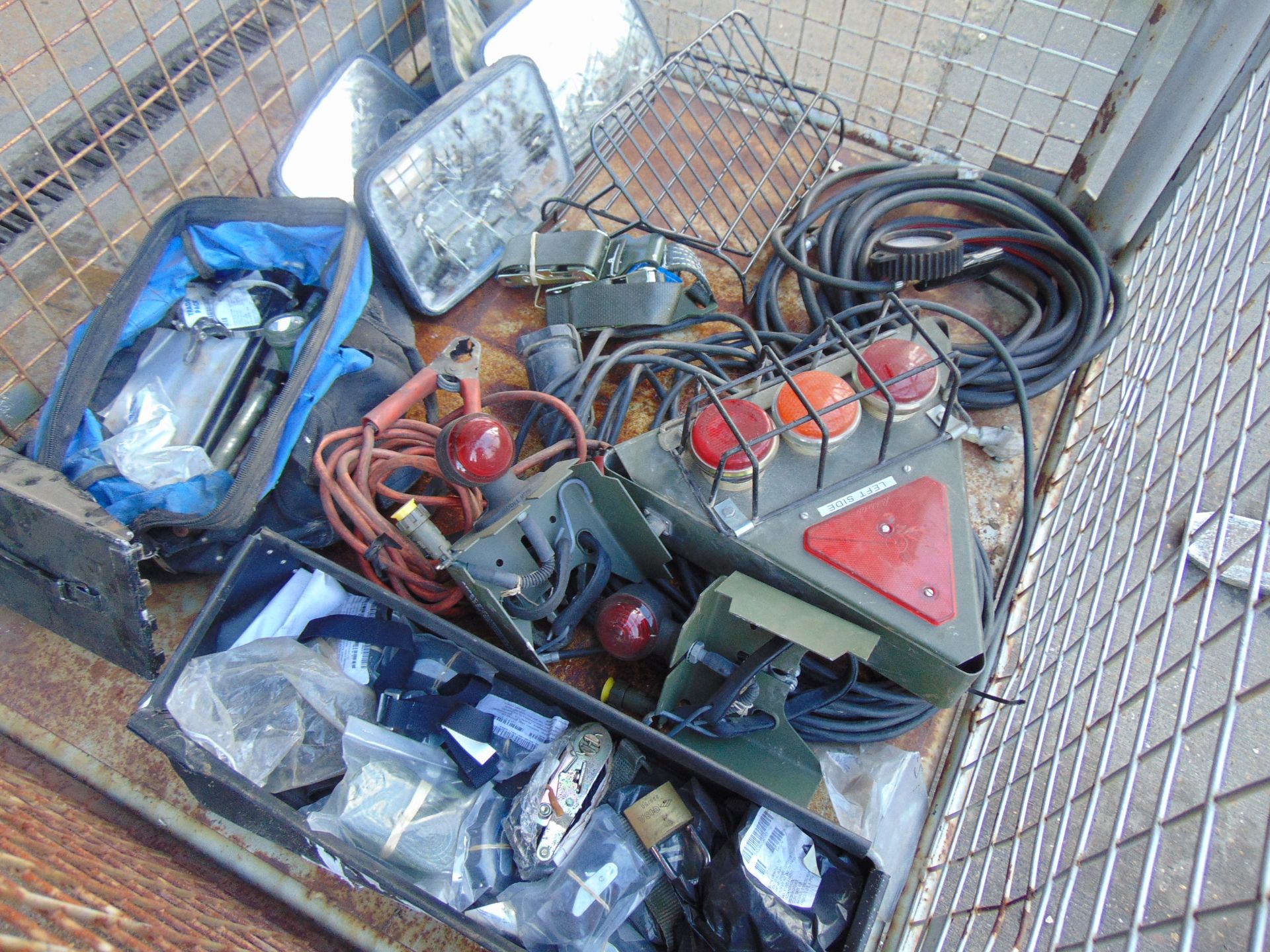 1 x Stillage Recovery Equipment Trailer Lights, Tyre Inflator, Mirrors etc - Image 4 of 10