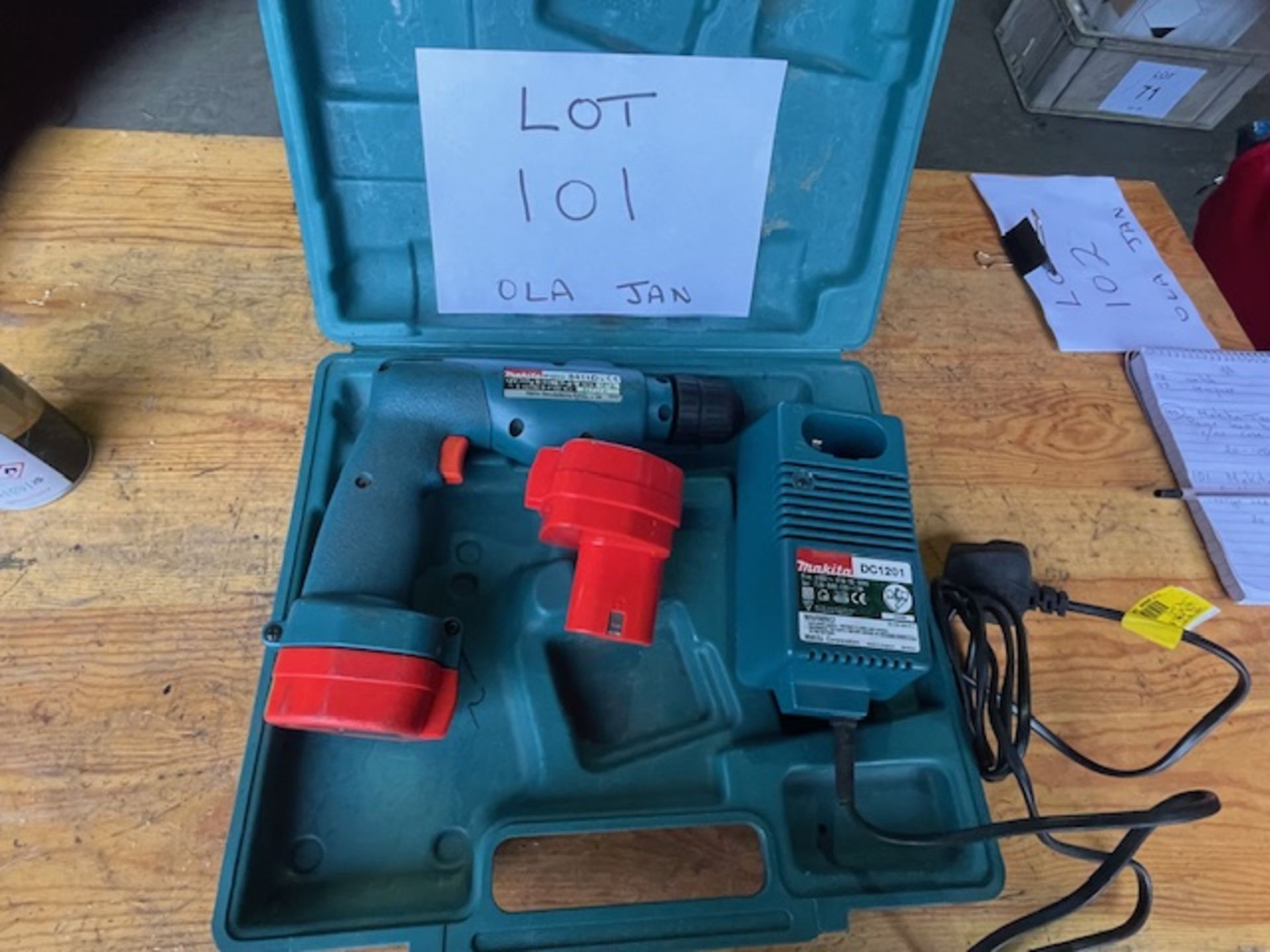 MAKITA 8411D CORDLESS DRILL C/W CHARGER AND BATTERIES IN CASE