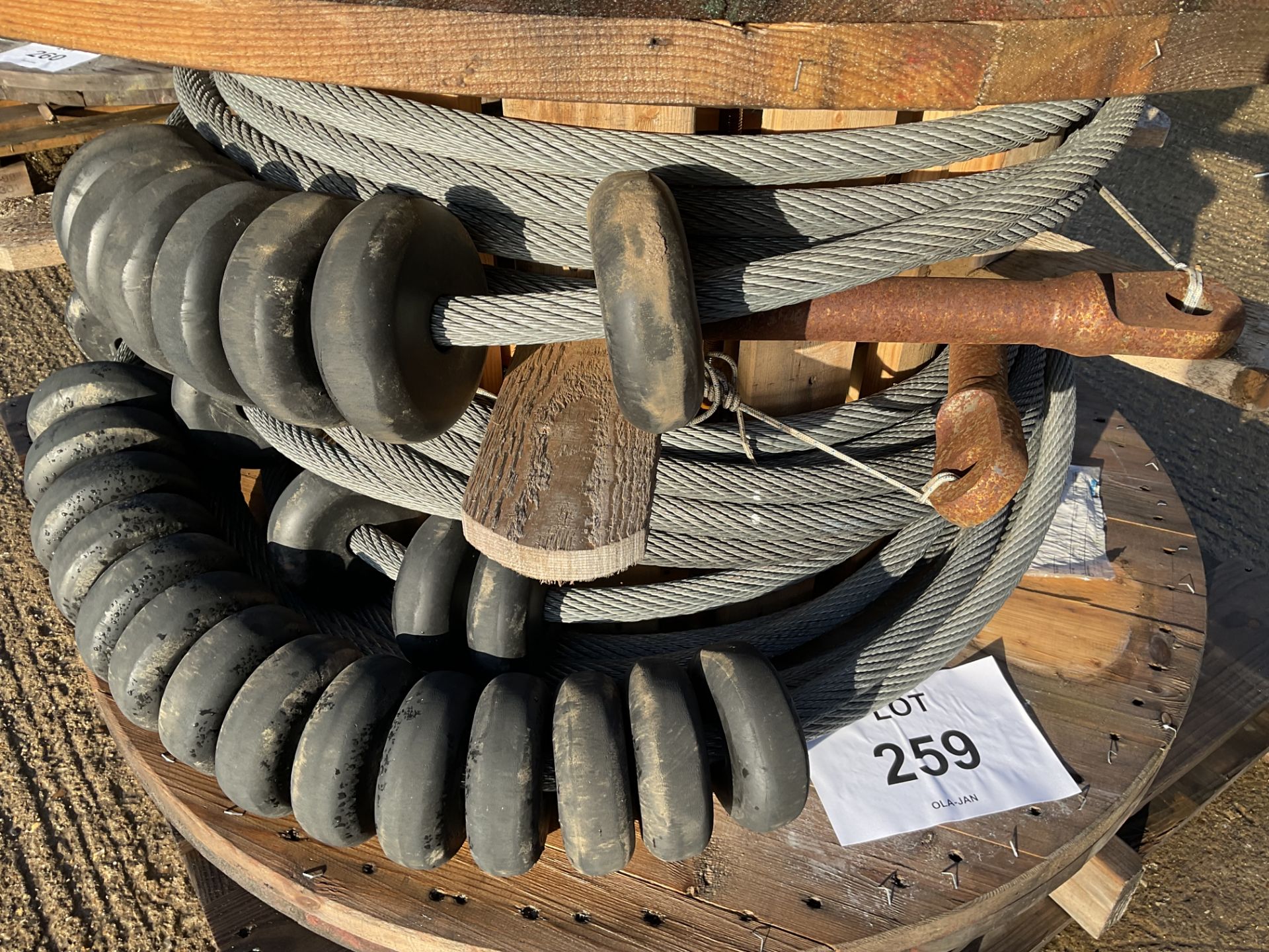 1X DRUM OF STEEL WINCHING CABLE ON WOODEN DRUM - Image 2 of 3
