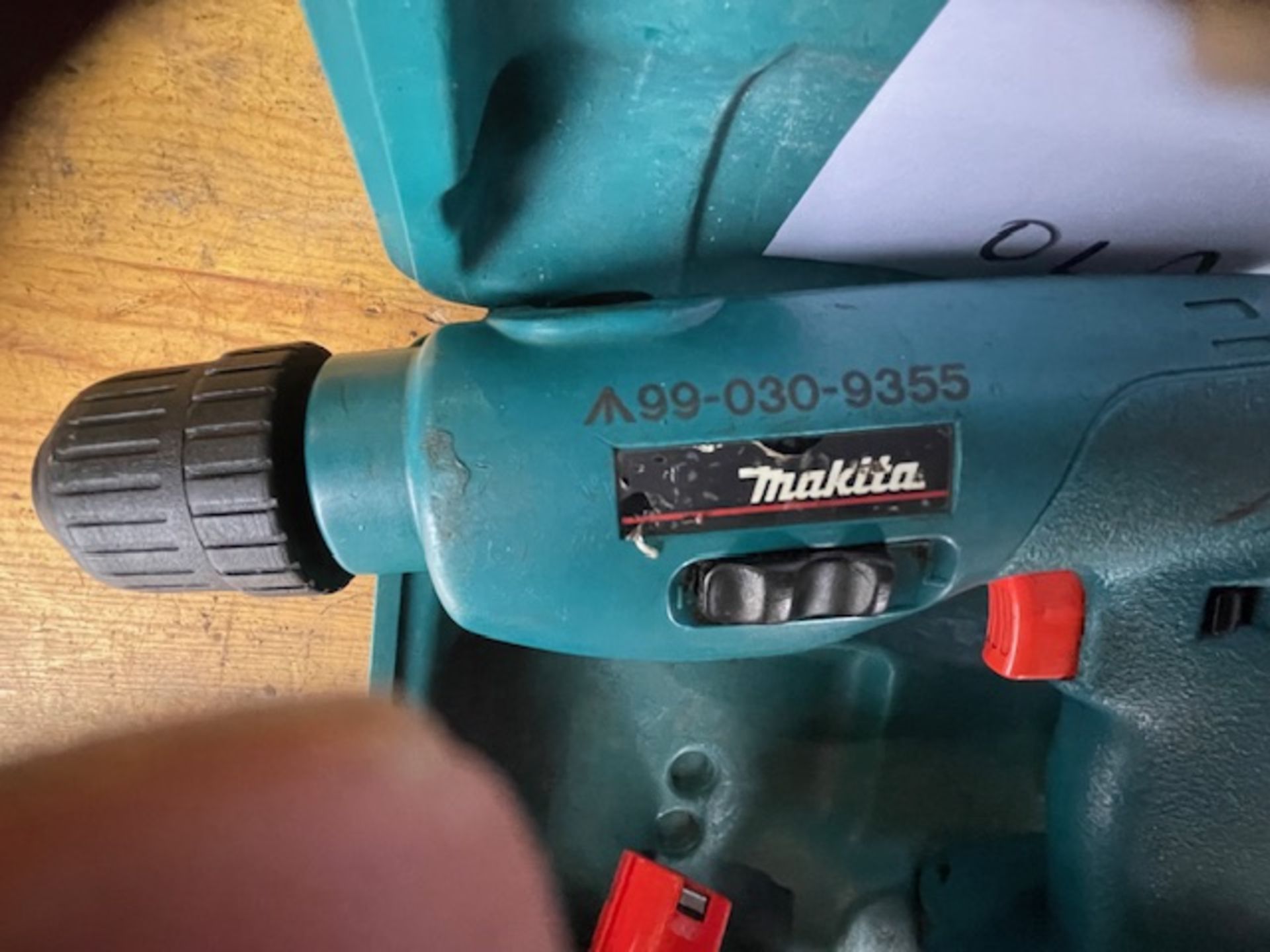 MAKITA 8411D CORDLESS DRILL C/W CHARGER AND BATTERIES IN CASE - Image 3 of 4