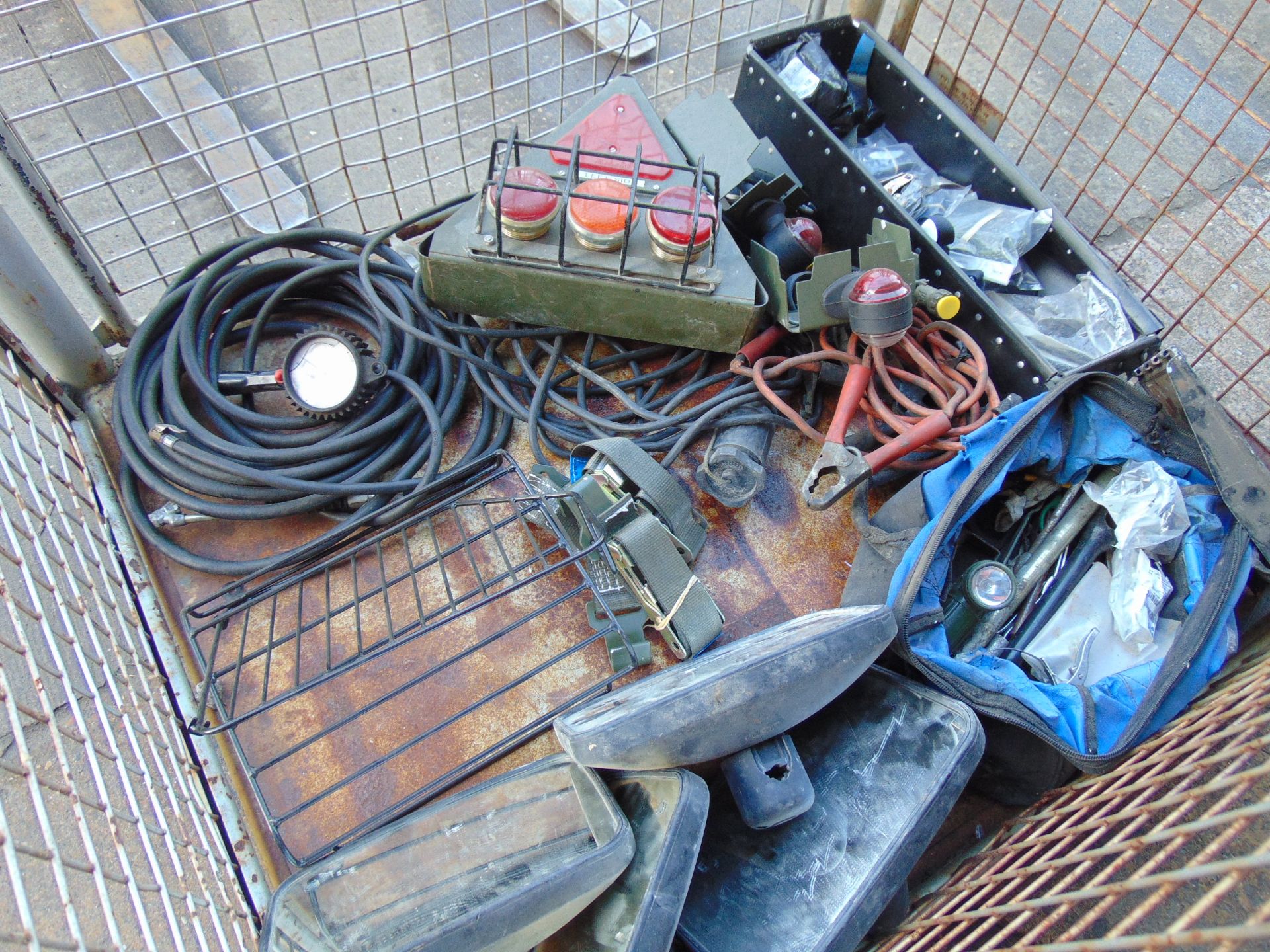 1 x Stillage Recovery Equipment Trailer Lights, Tyre Inflator, Mirrors etc - Image 9 of 10