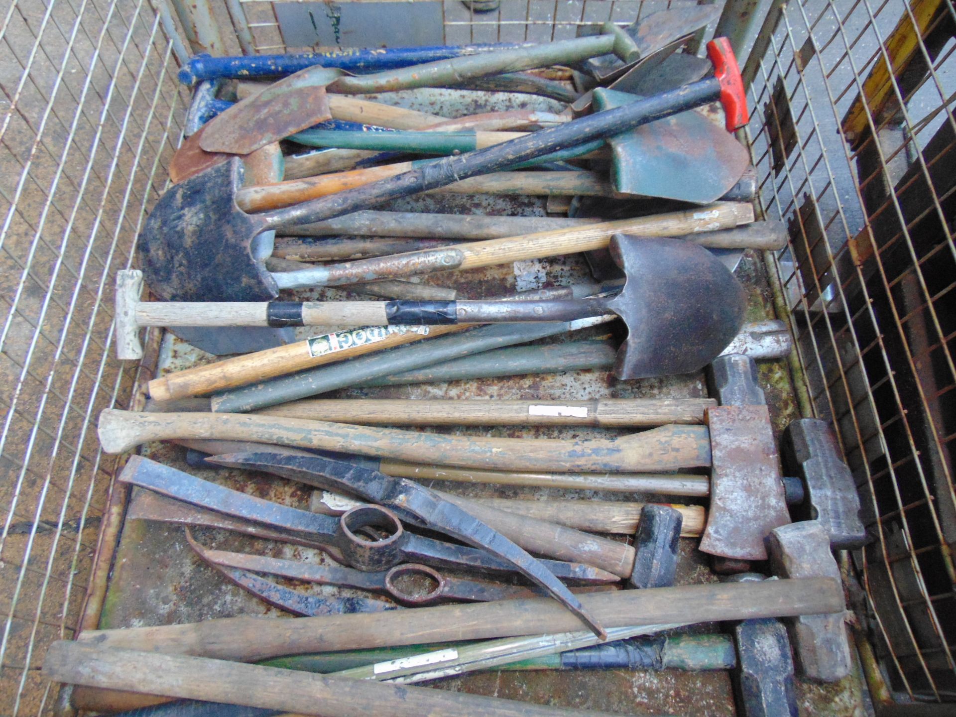 1 x Stillage 30+ British Army Pioneer Picks, Shovels, Axes and Sledge Hammers - Image 3 of 5