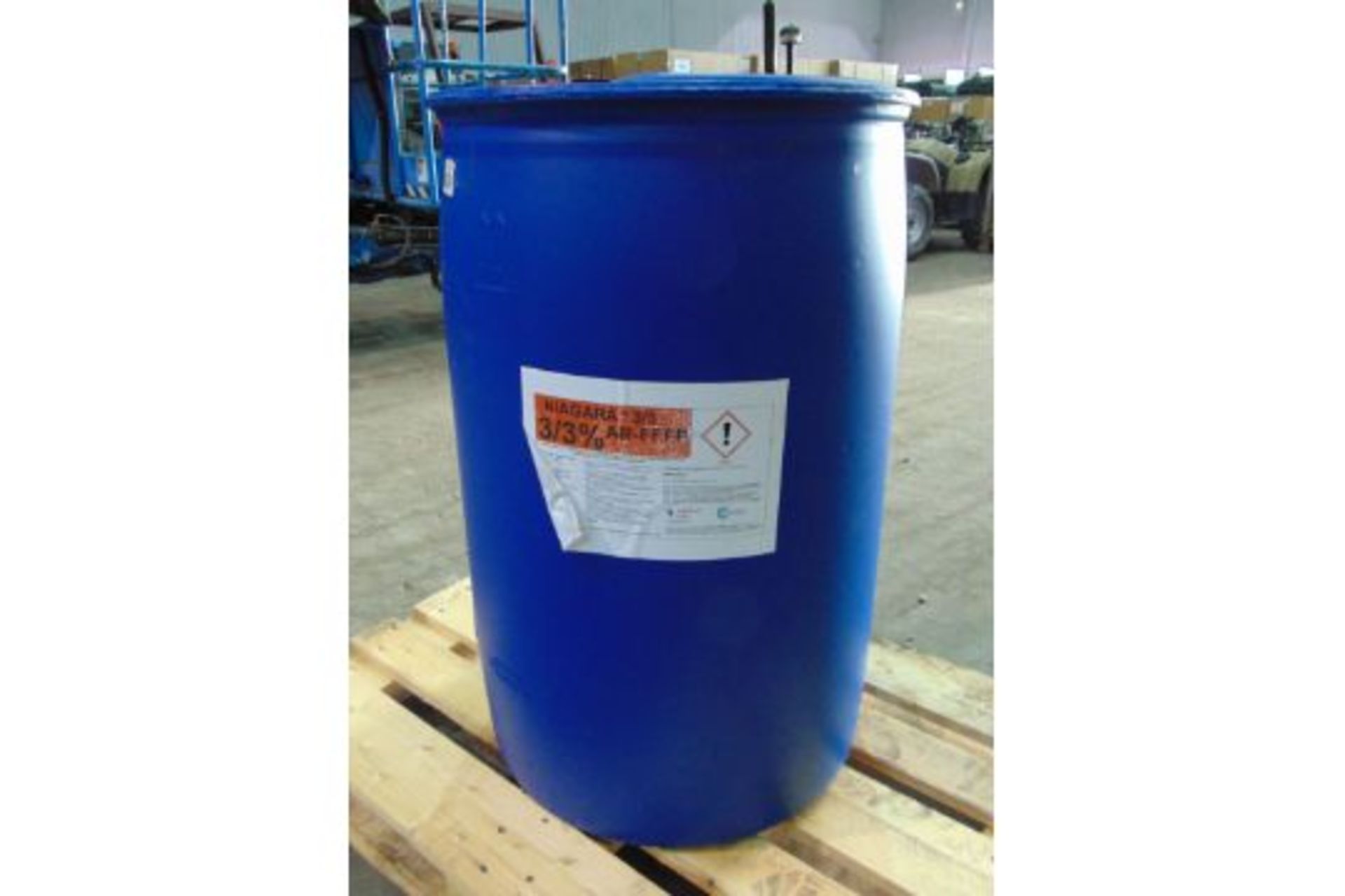 Niagara 3/3 Foam Concentrate Liquid - Various Size Containers - Image 2 of 8