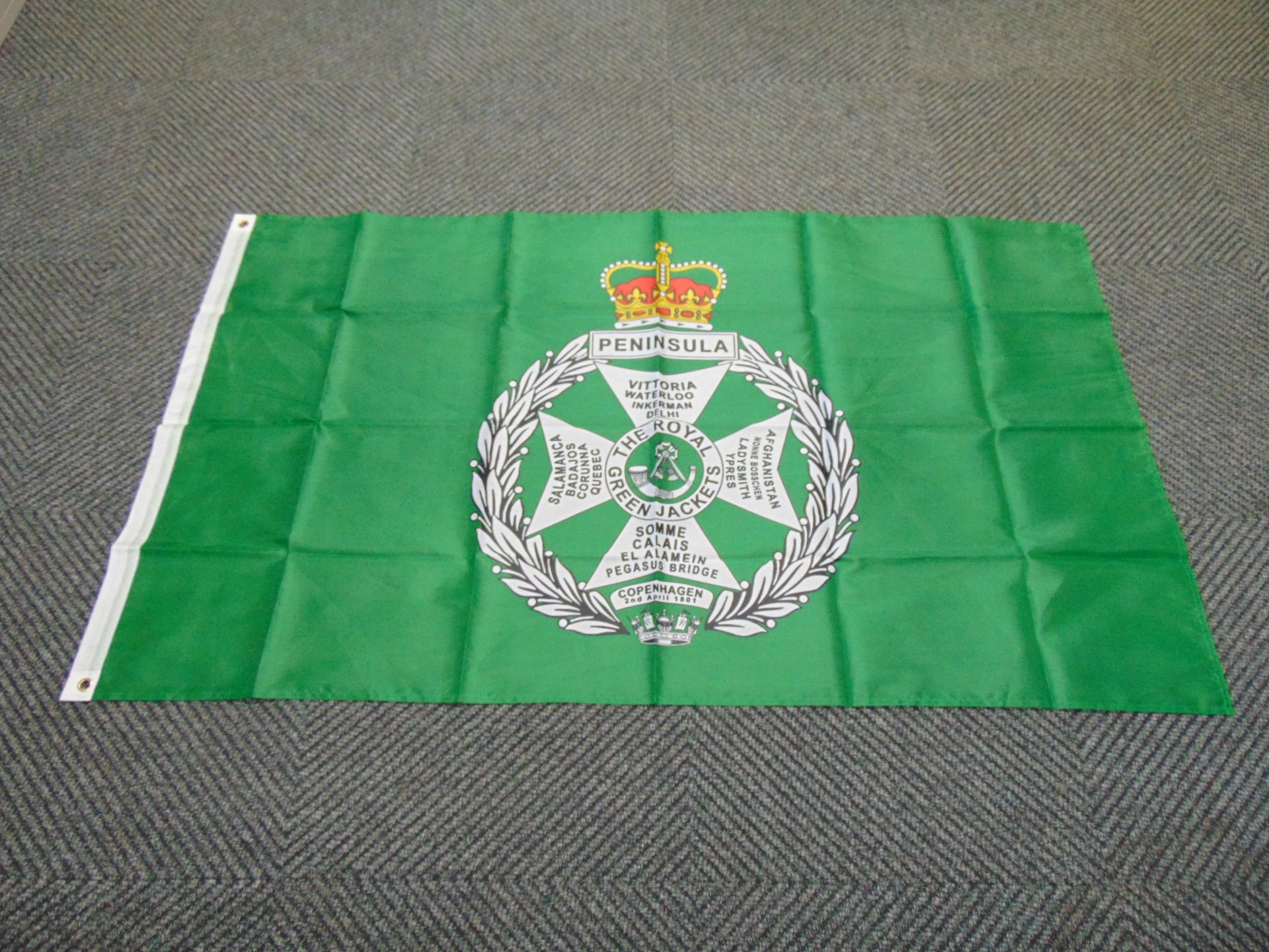 Royal Green Jackets Flag - 5ft x 3ft with Metal Eyelets. - Bild 3 aus 5