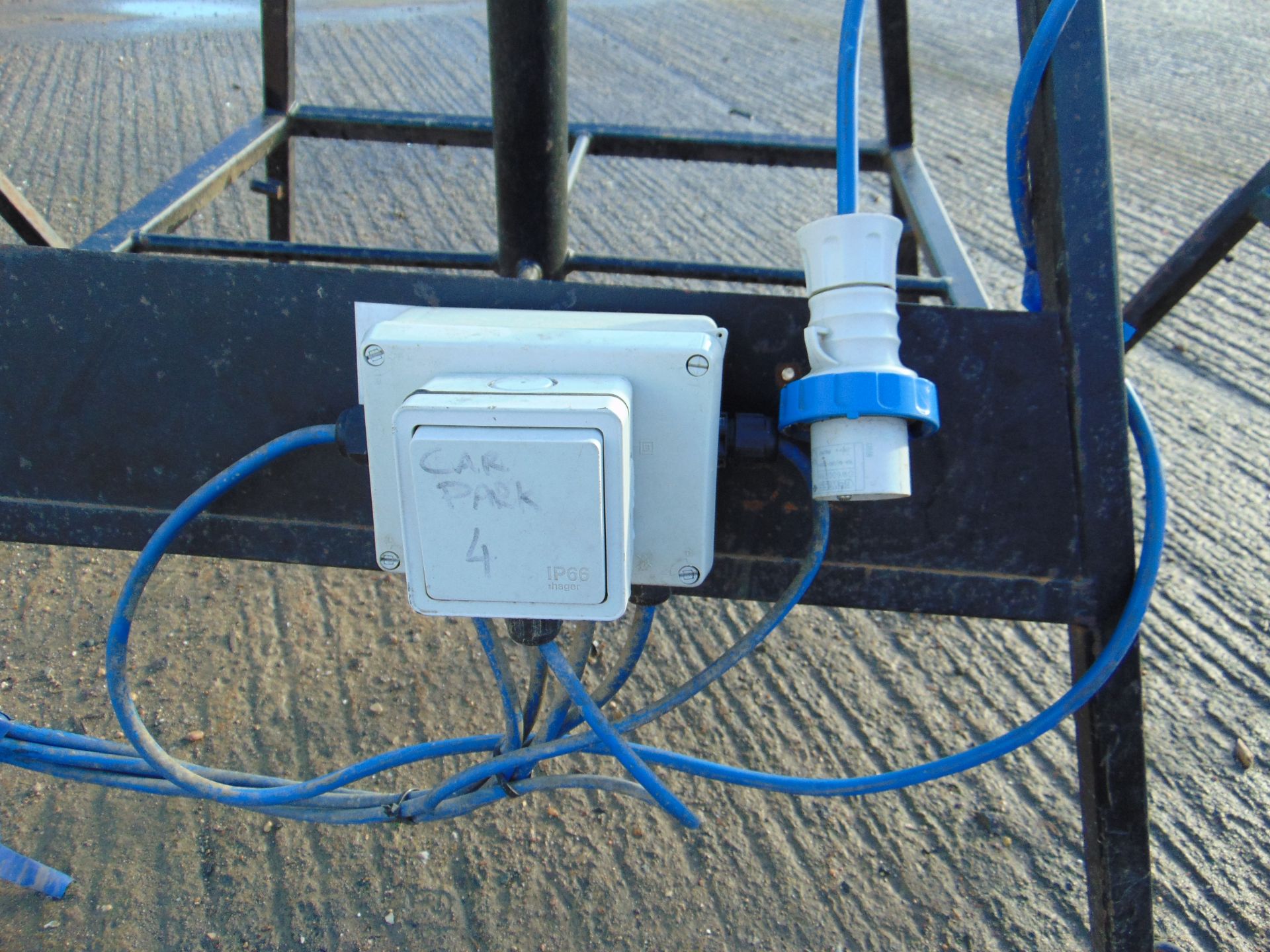 Lighting Tower w/ 4 Flood Light Units, Power Connection Cable & Switch - Image 5 of 7