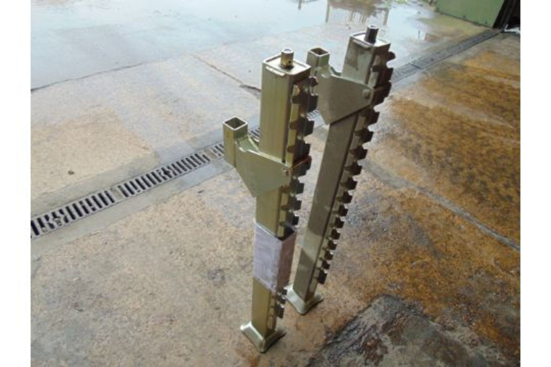 2 x New Unissued 2400kgs High Lift Screw Jacks for 4x4's etc 90cms as shown - Image 3 of 5