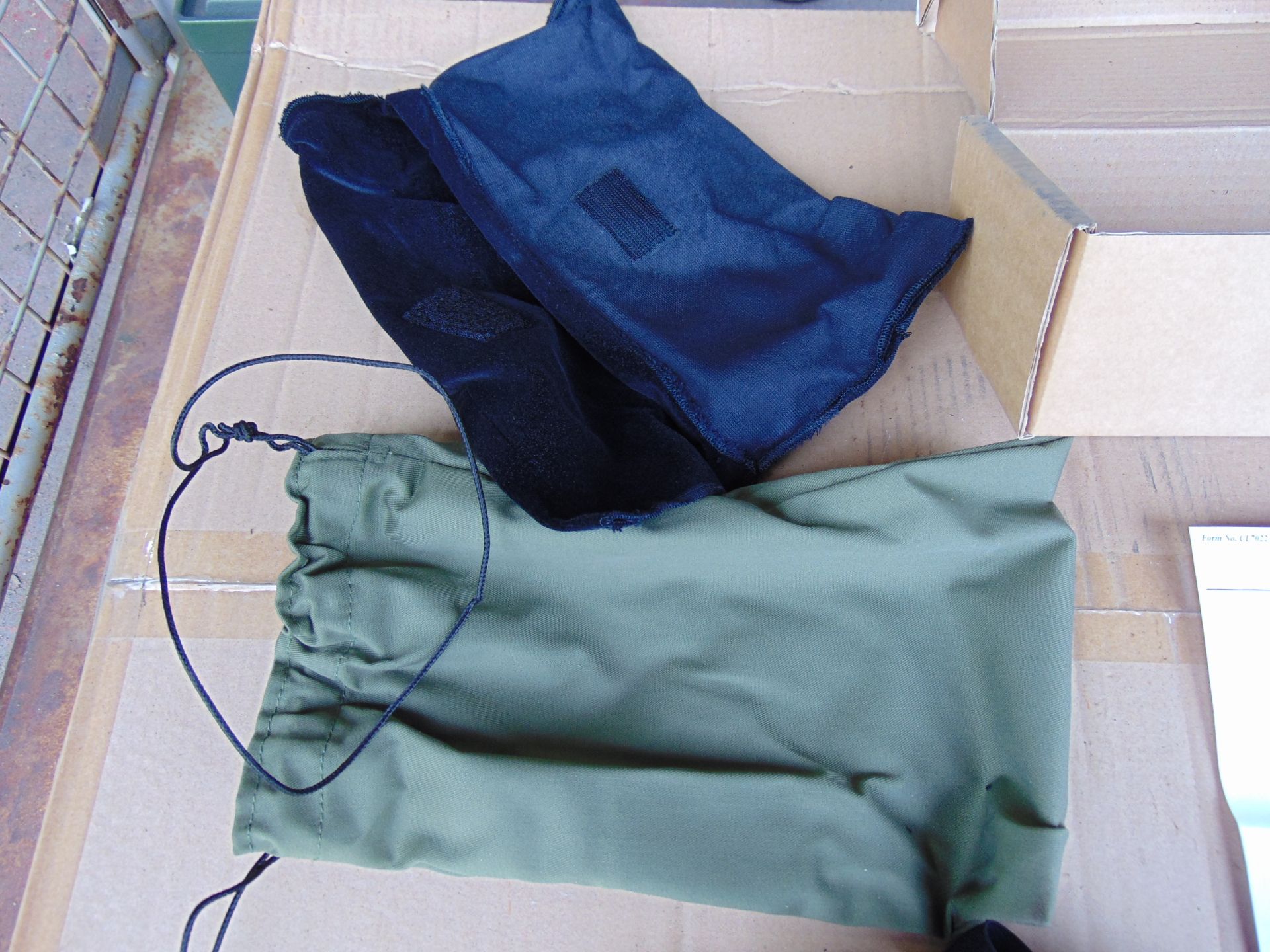 Unissued SAS Issue Cam Lock Anti Mist Parachuting Goggles in Pouch Original Packing - Image 3 of 5